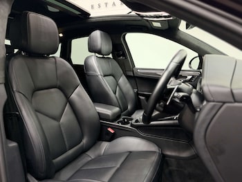 Used Porsche Macan 2023 for sale - 79101628: Photo