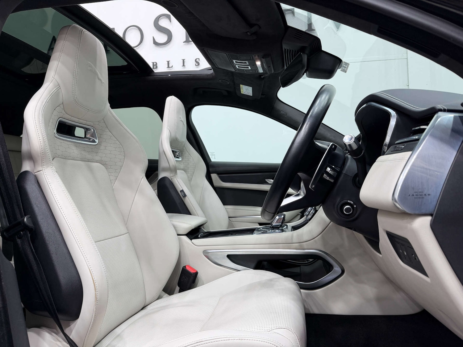 Used Jaguar F-Pace 2021 for sale - 76393375: Photo 2