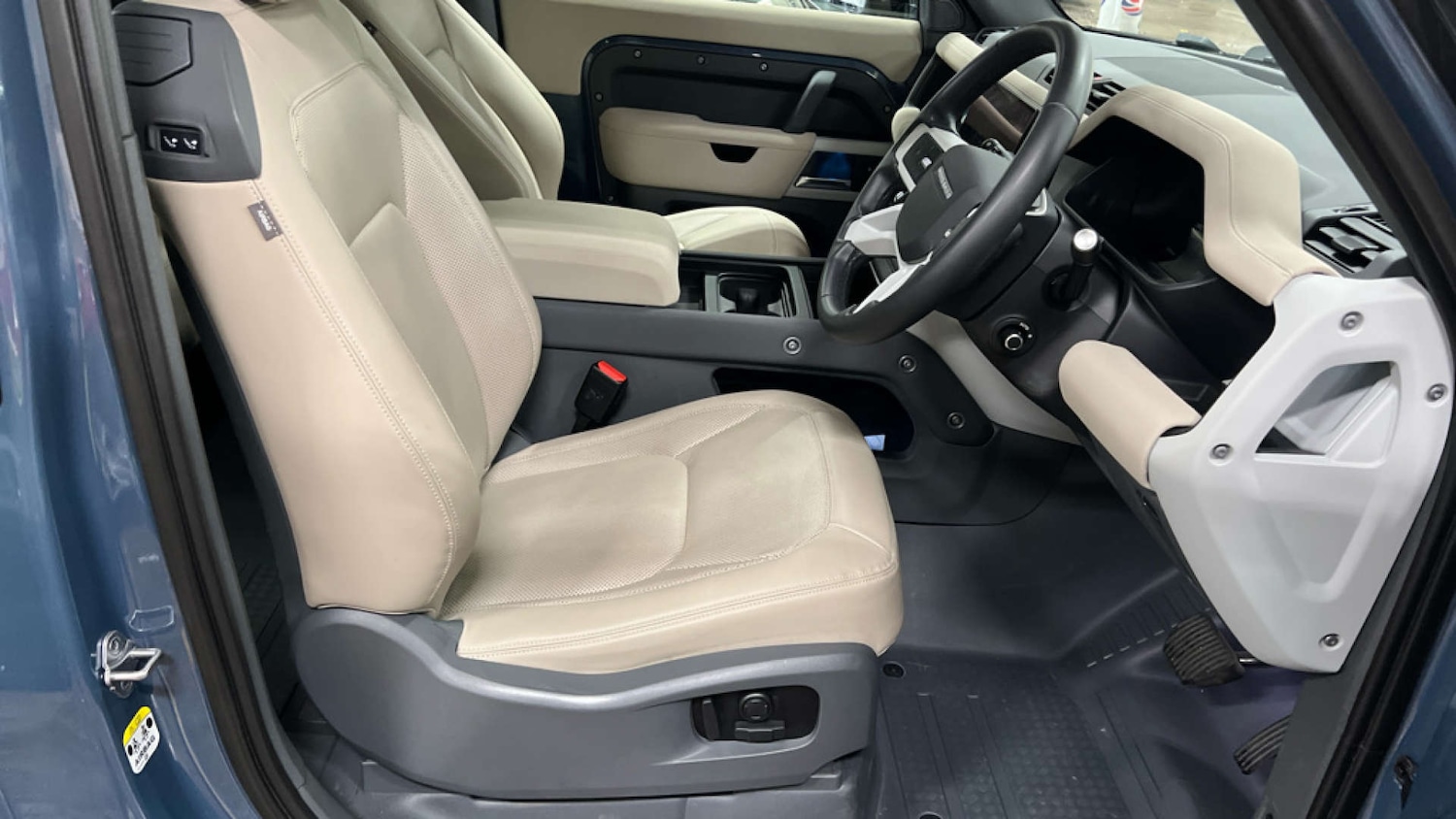 Used Land Rover Defender 2022 for sale - 76651457: Photo 2