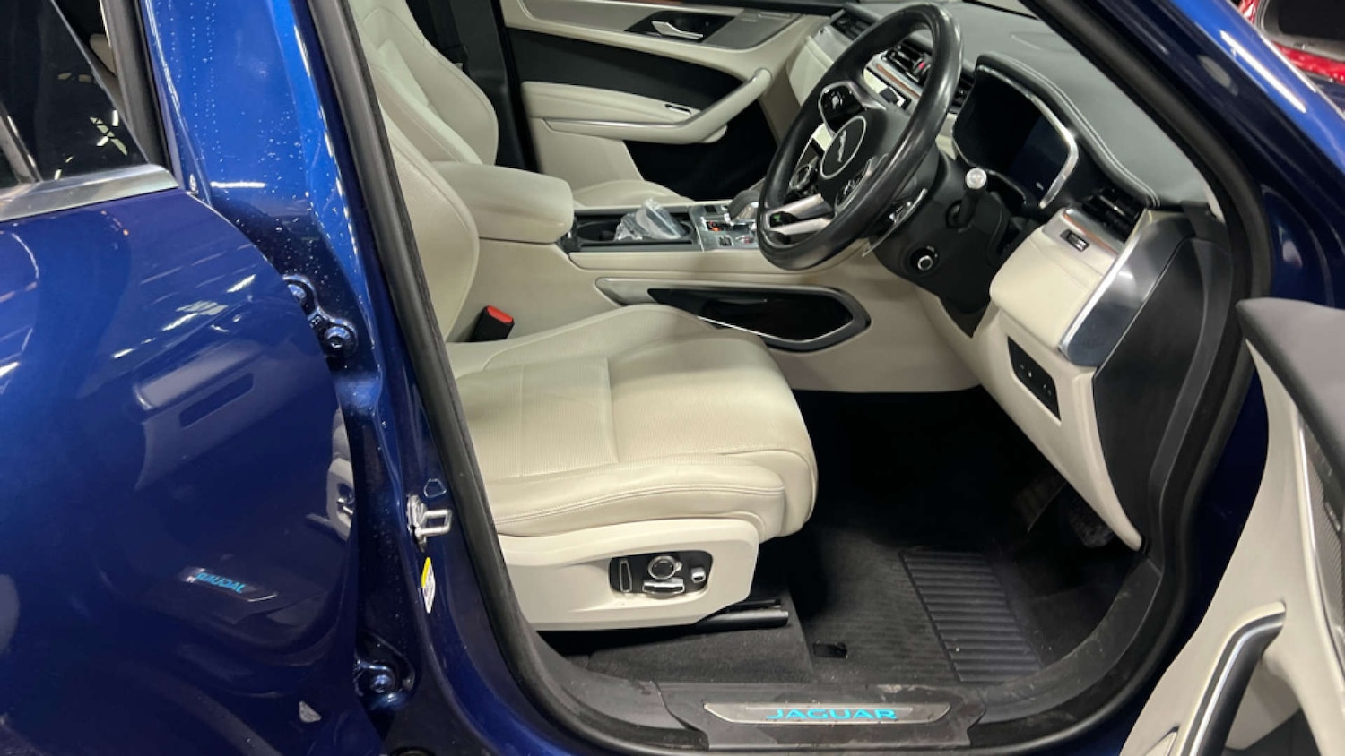 Used Jaguar F-Pace 2021 for sale - 76836470: Photo 2