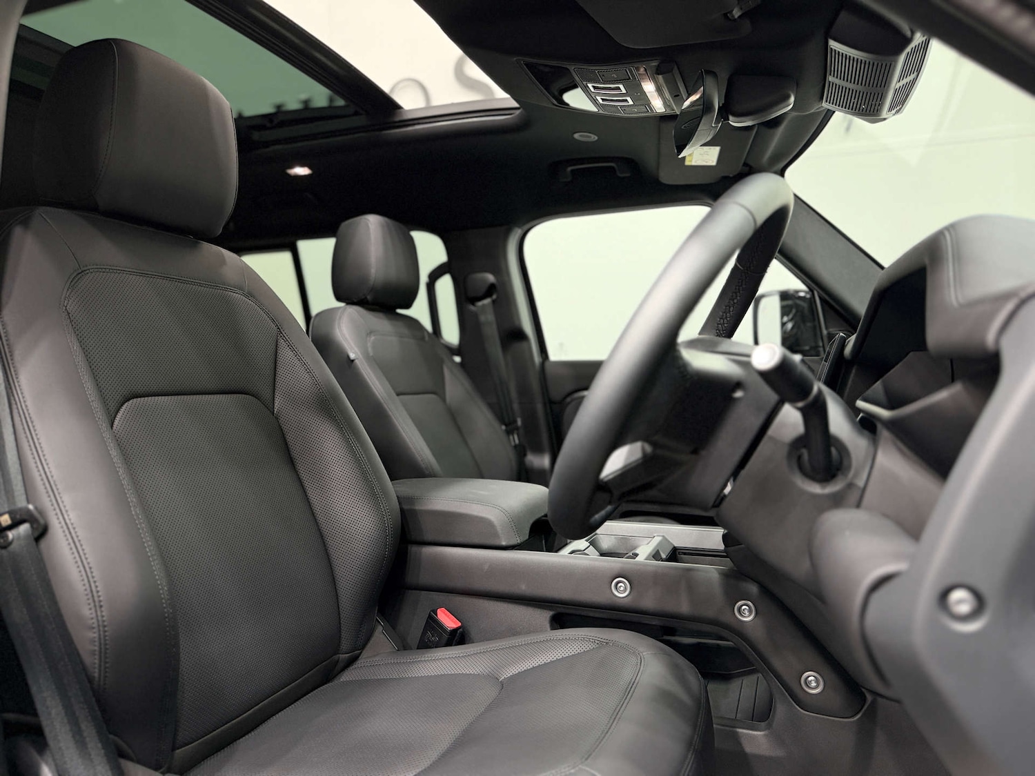 Used Land Rover Defender 2025 for sale - 77833961: Photo 2