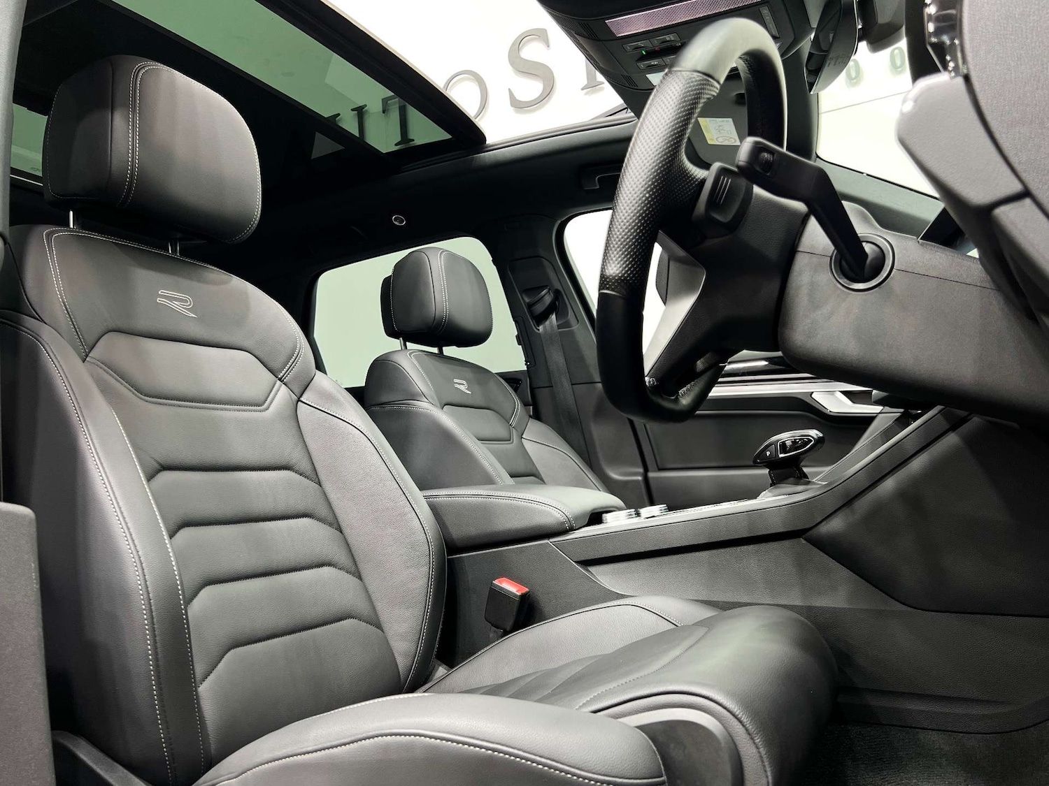 Used Volkswagen Touareg 2022 for sale - 76046390: Photo 2