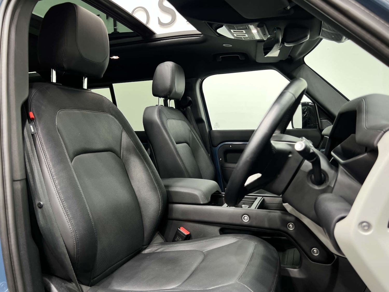 Used Land Rover Defender 2023 for sale - 76068149: Photo 2