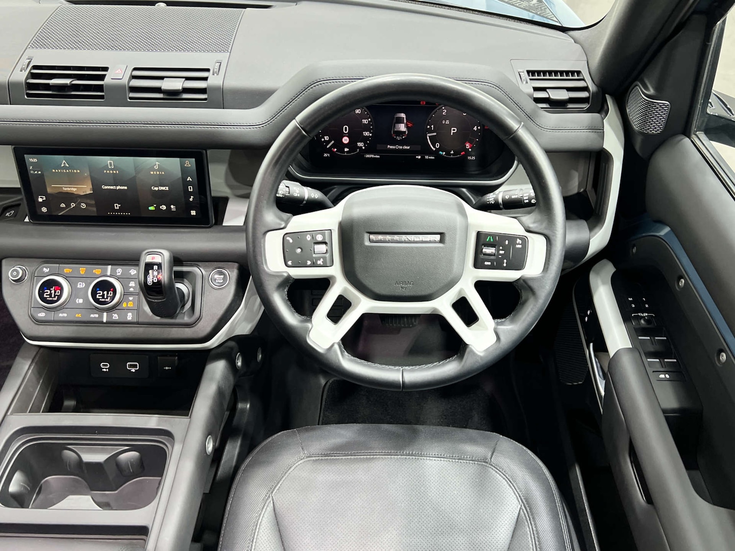 Used Land Rover Defender 2023 for sale - 76068149: Photo 22