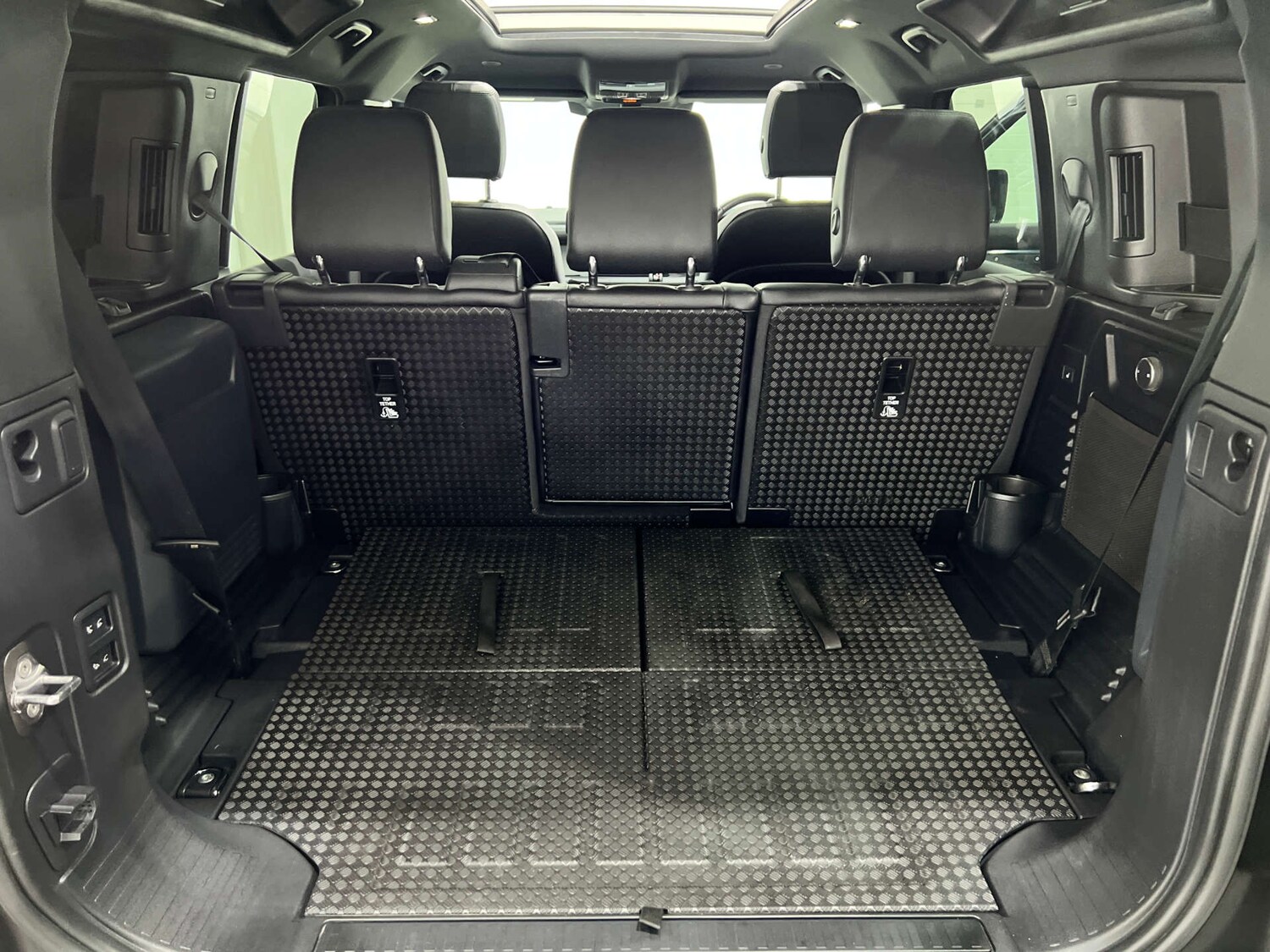 Used Land Rover Defender 2023 for sale - 76068149: Photo 31