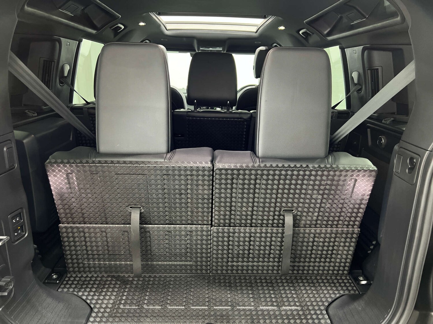 Used Land Rover Defender 2023 for sale - 76068149: Photo 32