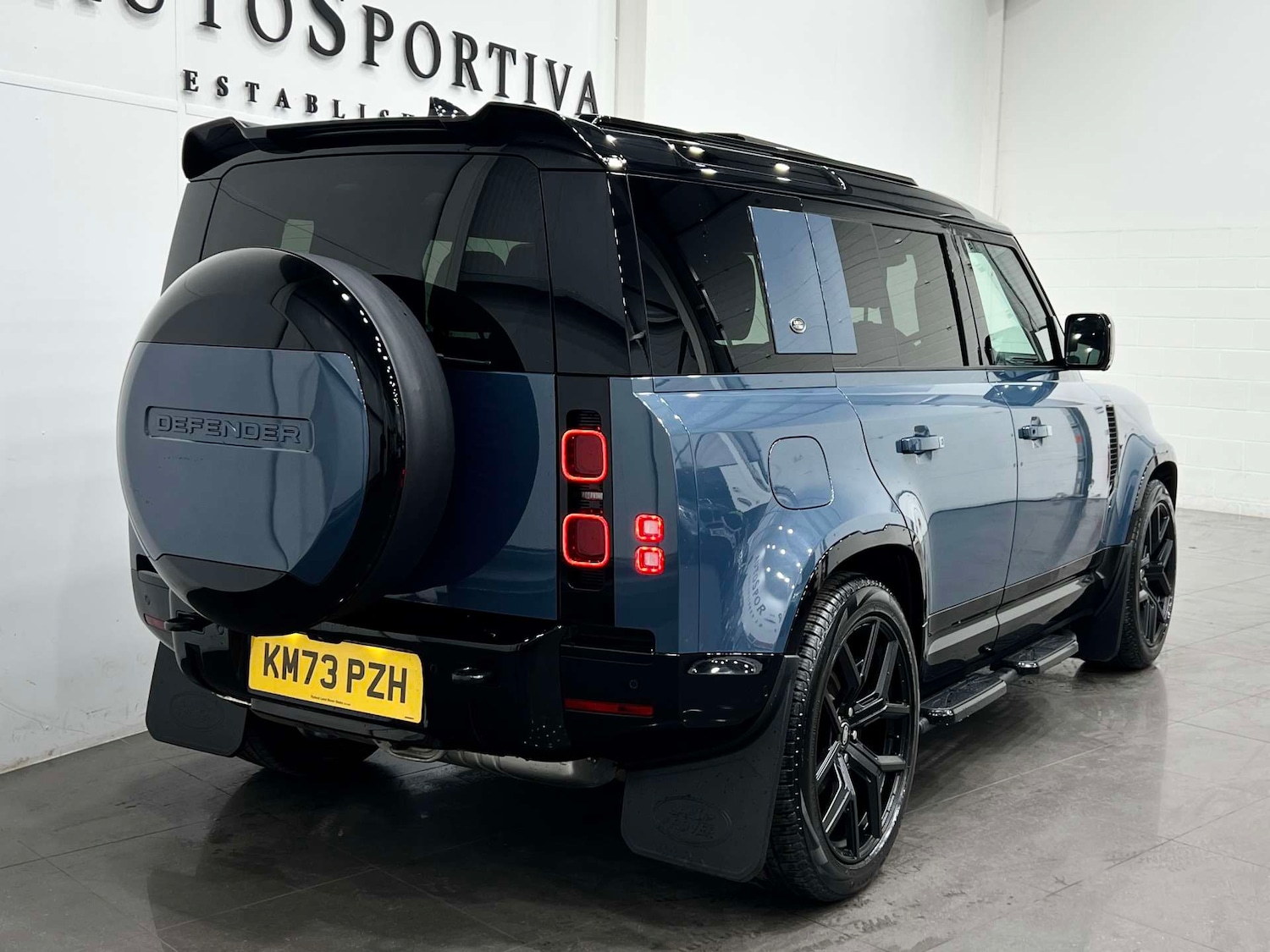 Used Land Rover Defender 2023 for sale - 76068149: Photo 5