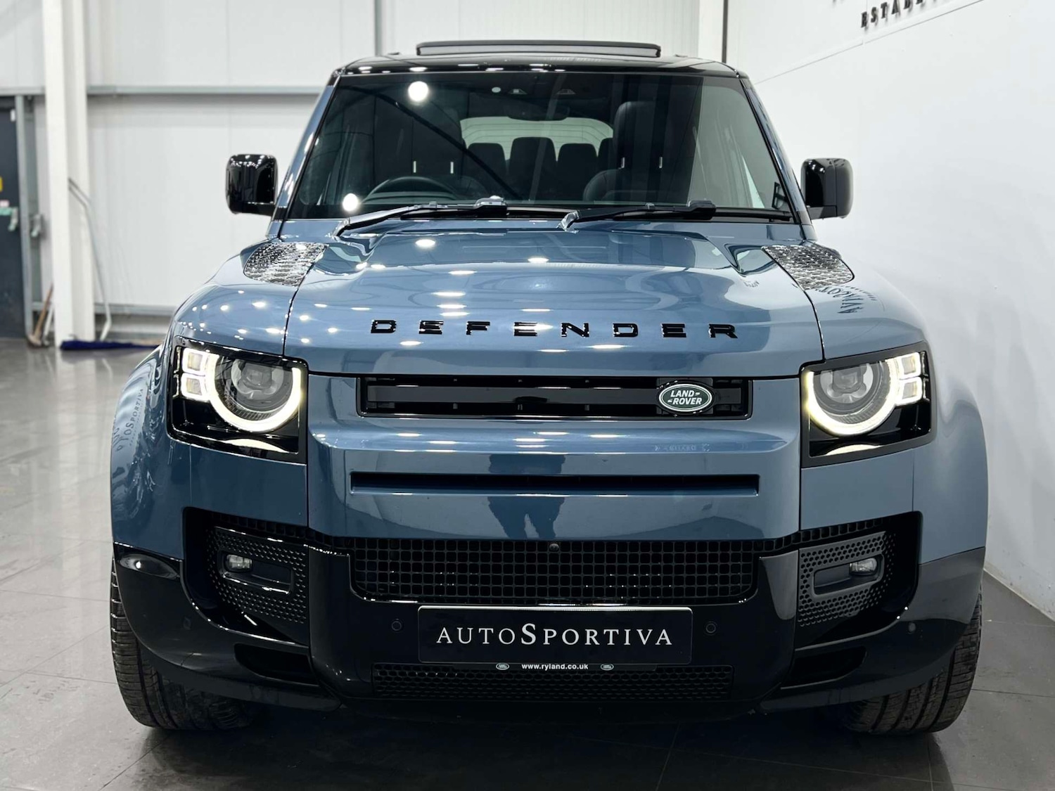 Used Land Rover Defender 2023 for sale - 76068149: Photo 8