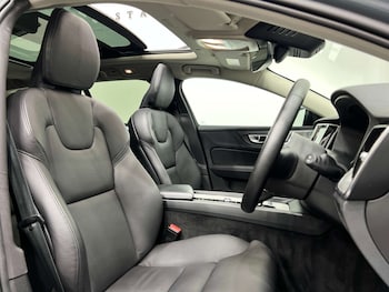 Used Volvo V60 2023 for sale - 77833842: Photo