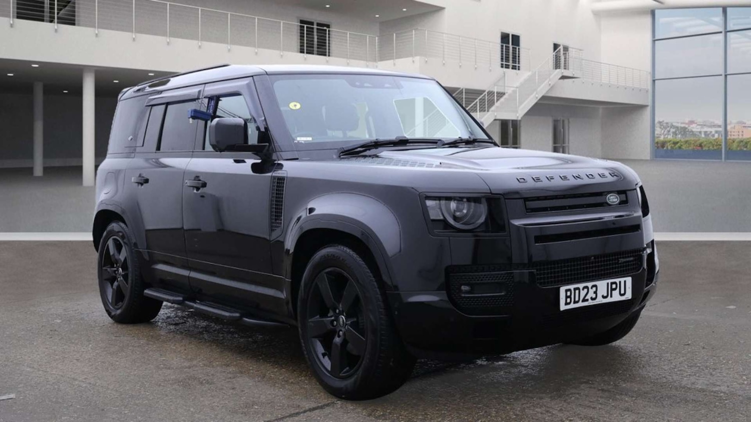 Used Land Rover Defender 2023 for sale - 76642920: Photo 1