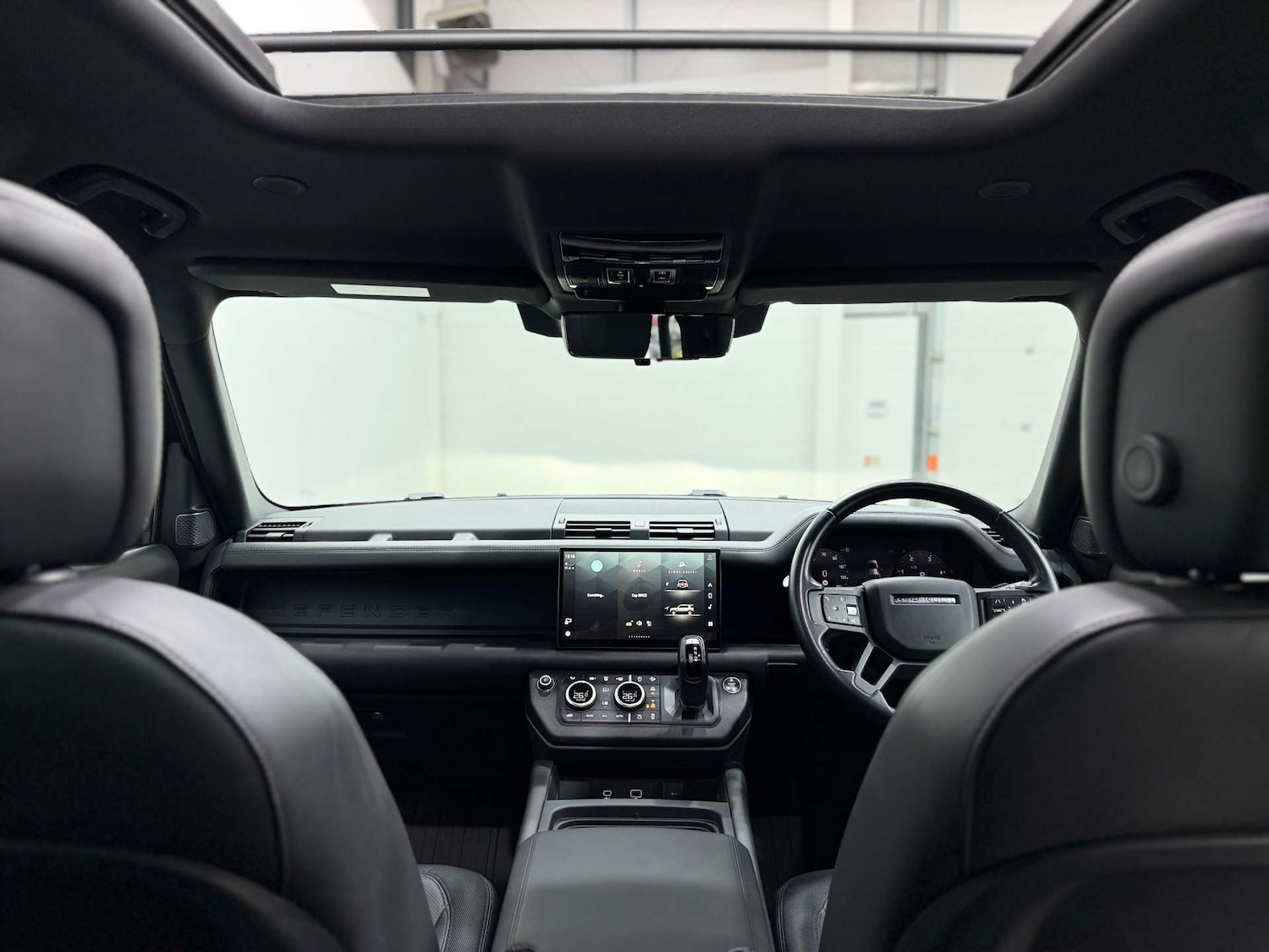 Used Land Rover Defender 2023 for sale - 76642920: Photo 19