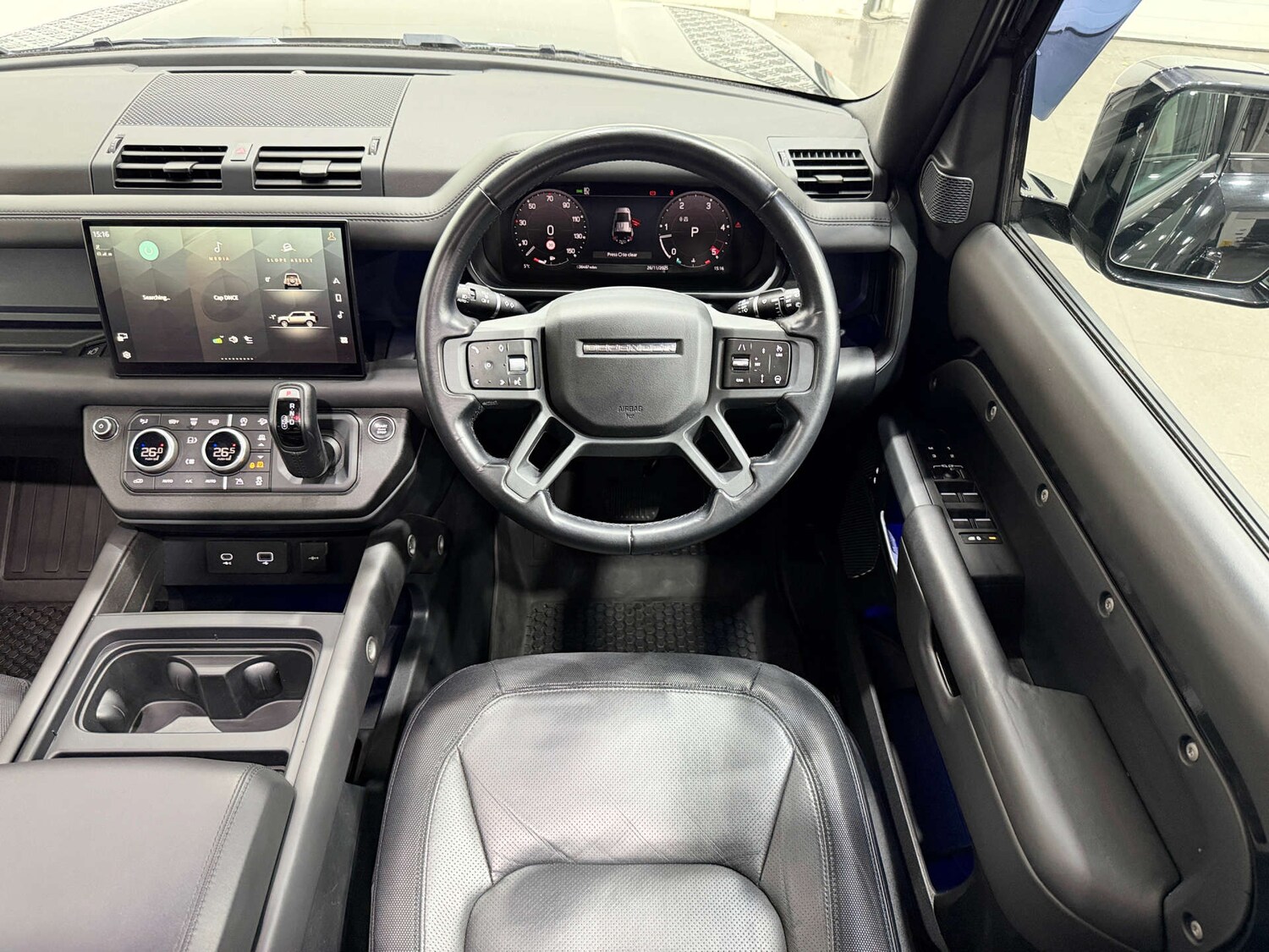 Used Land Rover Defender 2023 for sale - 76642920: Photo 23