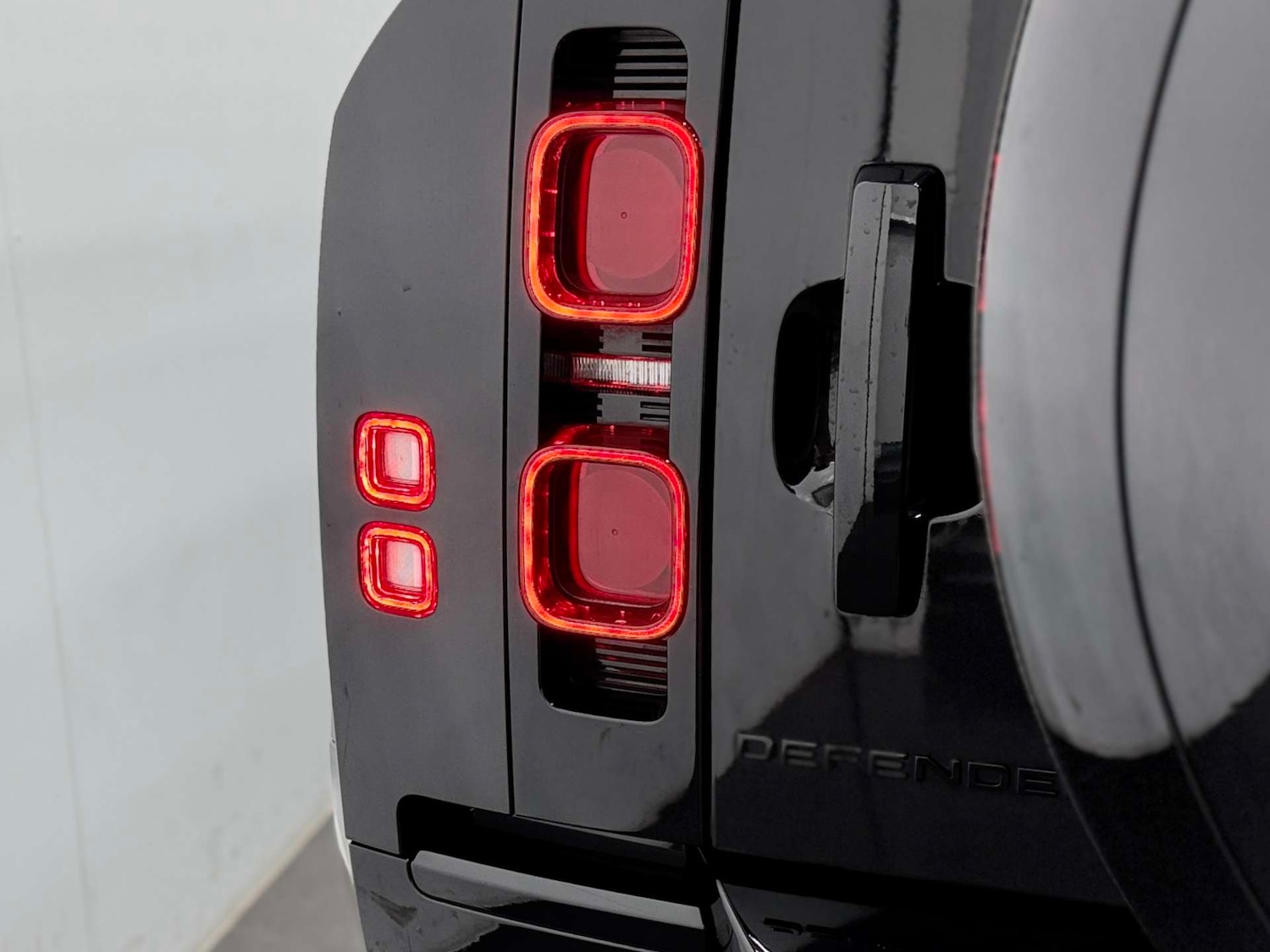 Used Land Rover Defender 2023 for sale - 76642920: Photo 28