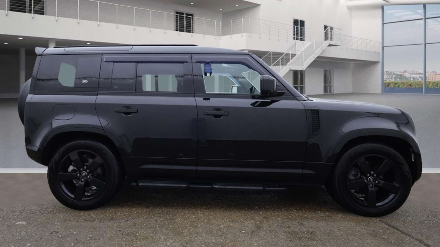 Used Land Rover Defender 2023 for sale - 76642920: Photo 3