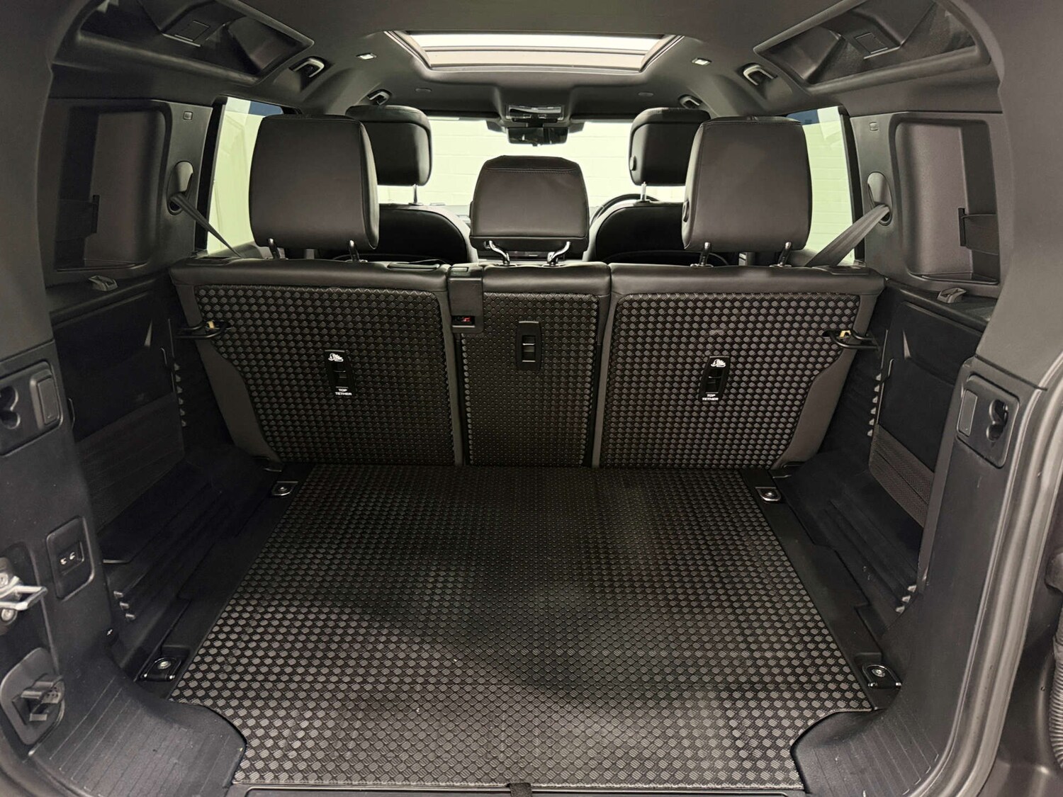 Used Land Rover Defender 2023 for sale - 76642920: Photo 30