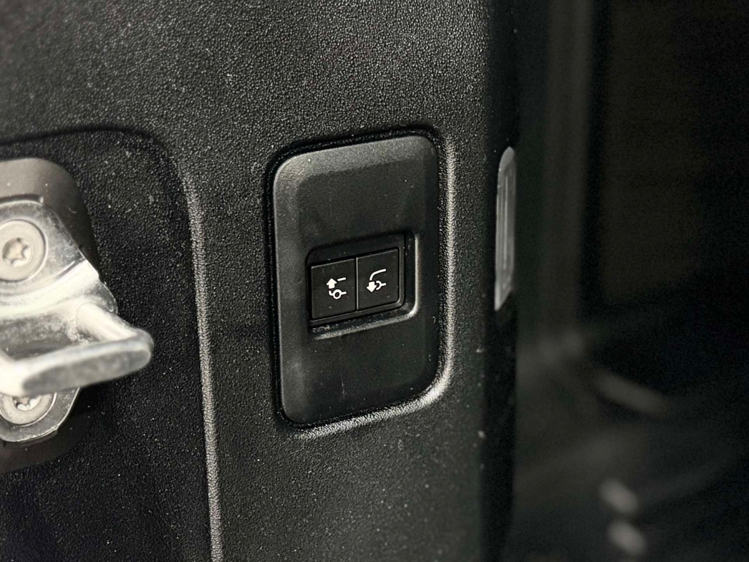 Used Land Rover Defender 2023 for sale - 76642920: Photo 32