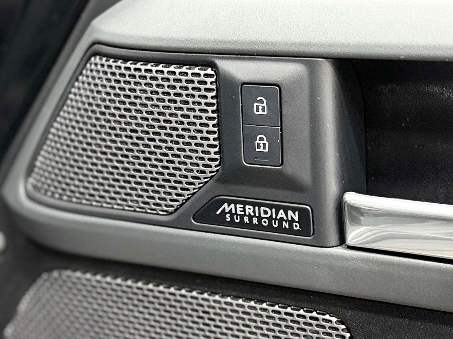 Used Land Rover Defender 2023 for sale - 76642920: Photo 40