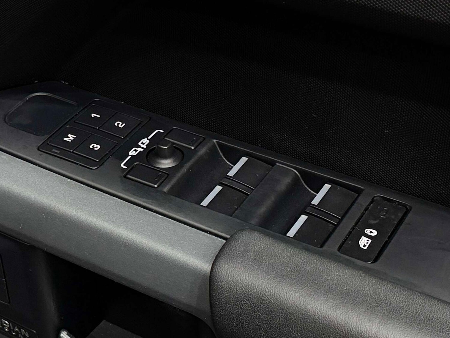 Used Land Rover Defender 2023 for sale - 76642920: Photo 42