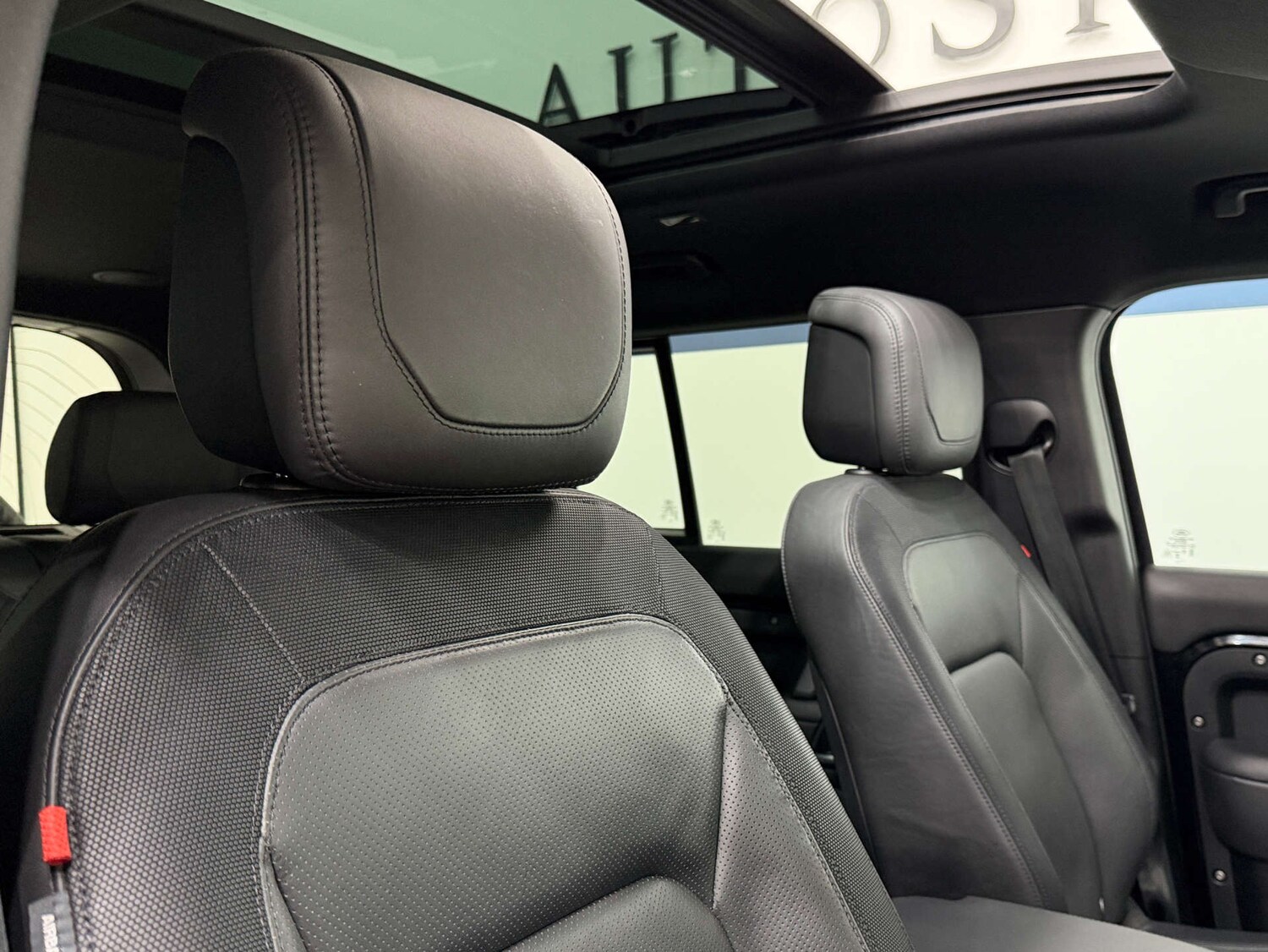 Used Land Rover Defender 2023 for sale - 76642920: Photo 44