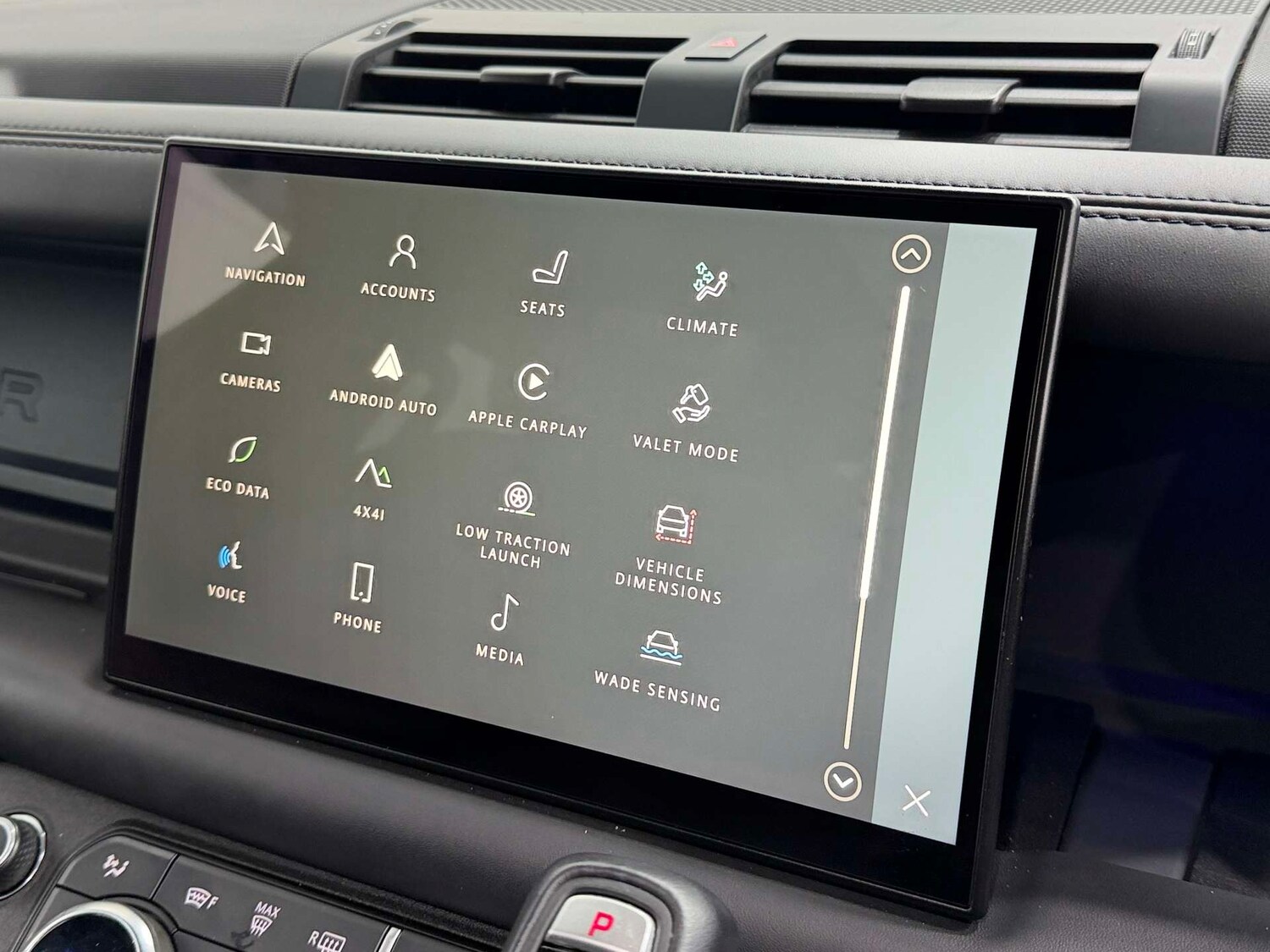 Used Land Rover Defender 2023 for sale - 76642920: Photo 52