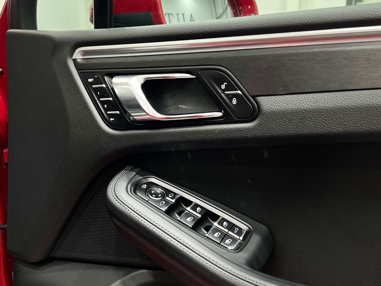 Used Porsche Macan 2017 for sale - 77984537: Photo 32