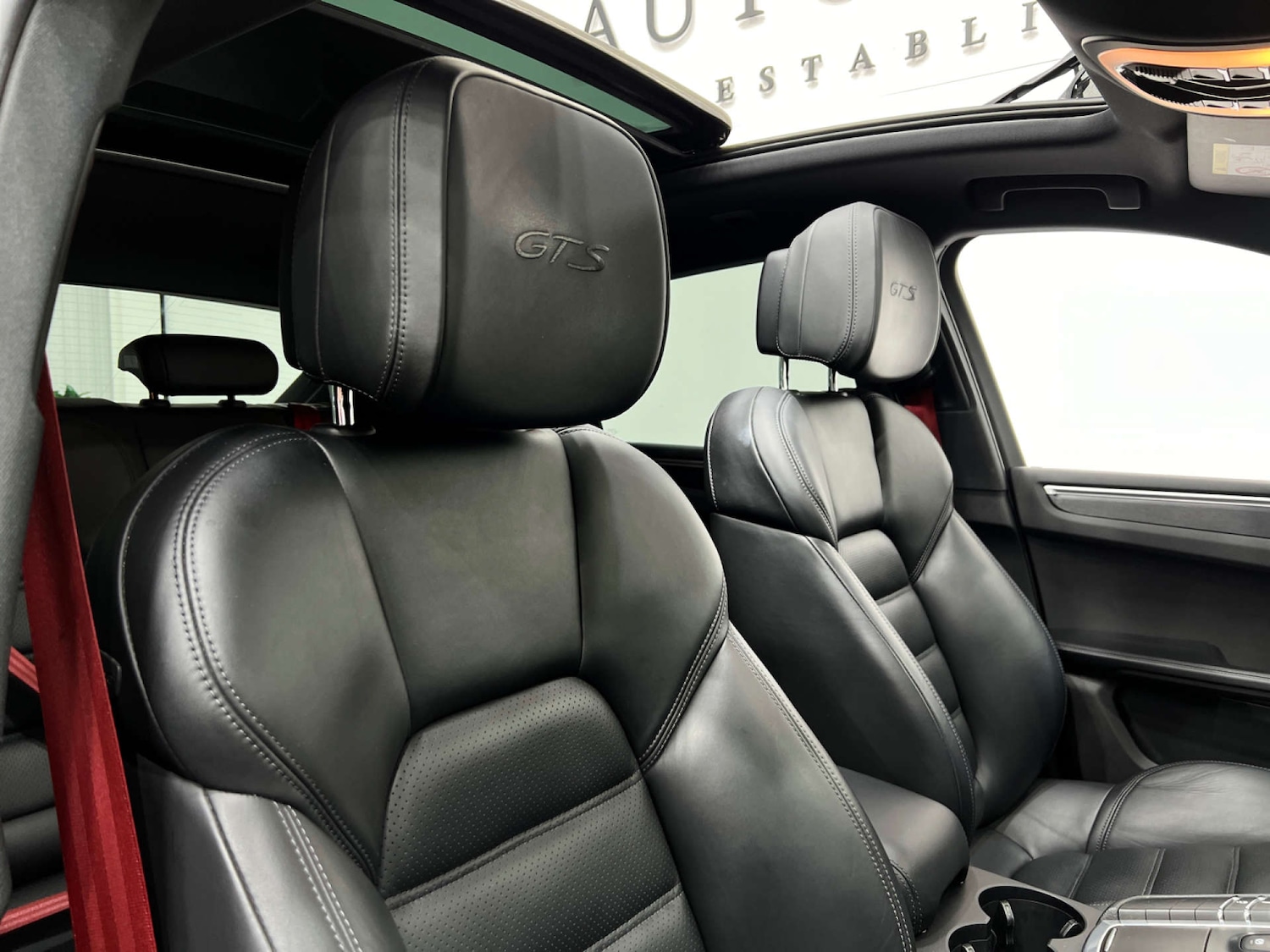 Used Porsche Macan 2017 for sale - 77984537: Photo 33