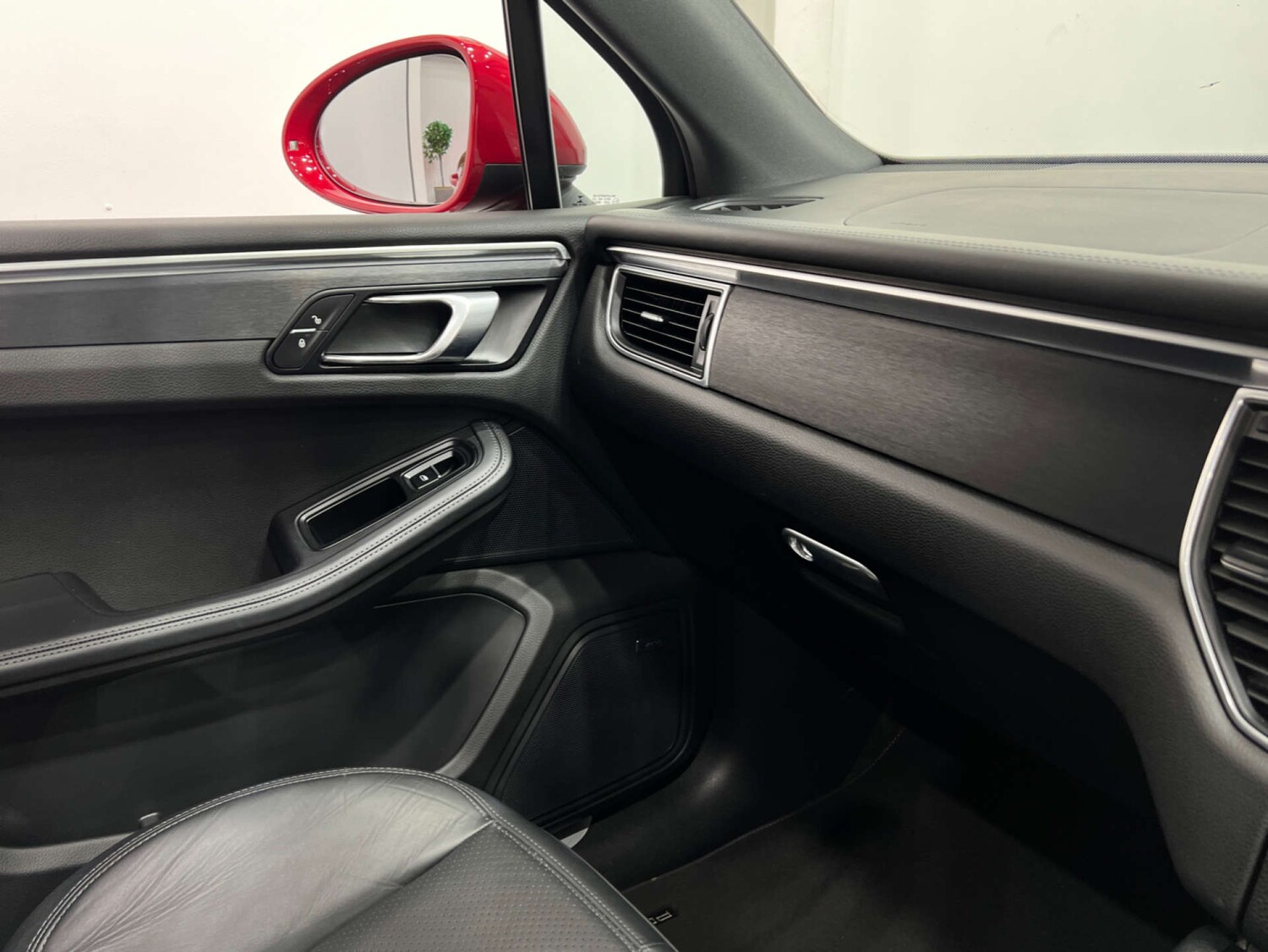 Used Porsche Macan 2017 for sale - 77984537: Photo 34