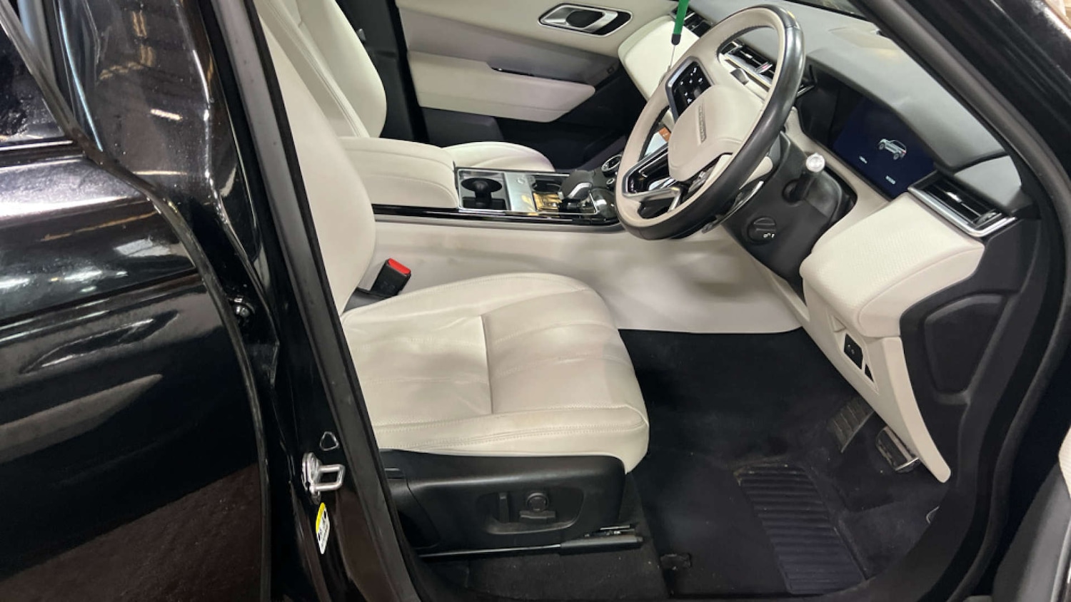 Used Land Rover Range Rover Velar 2021 for sale - 77139240: Photo 2