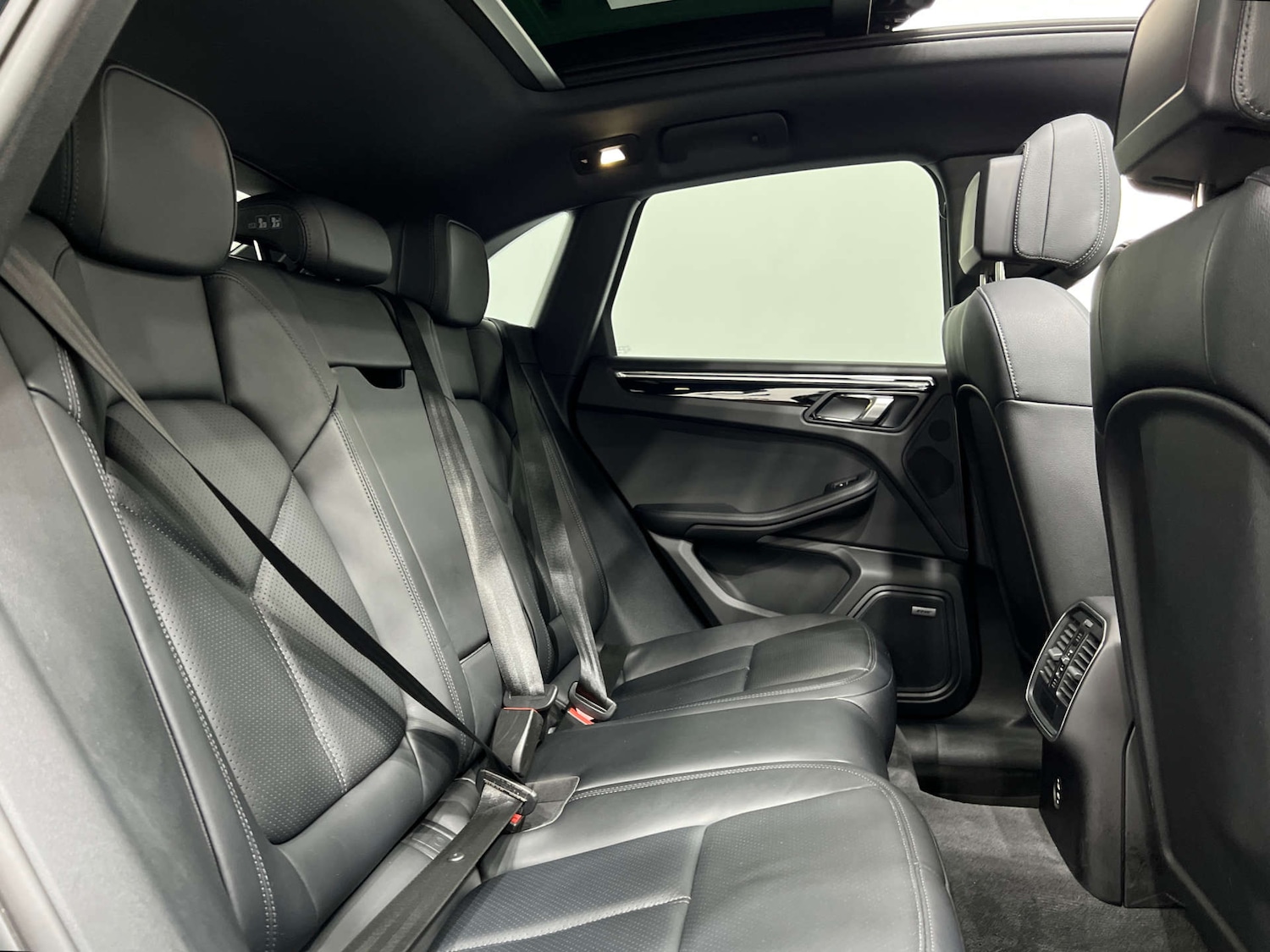 Used Porsche Macan 2024 for sale - 76275299: Photo 14