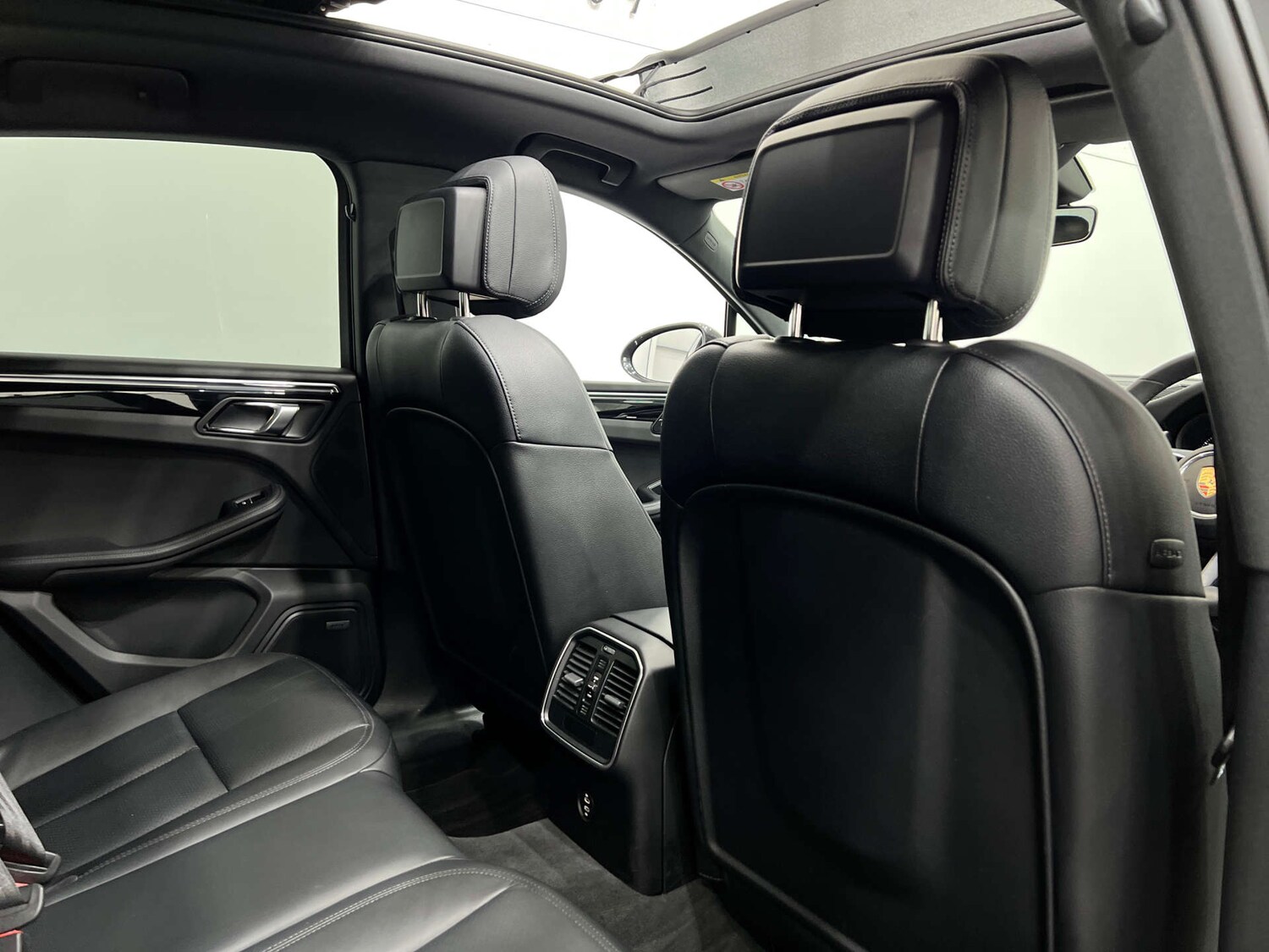 Used Porsche Macan 2024 for sale - 76275299: Photo 16