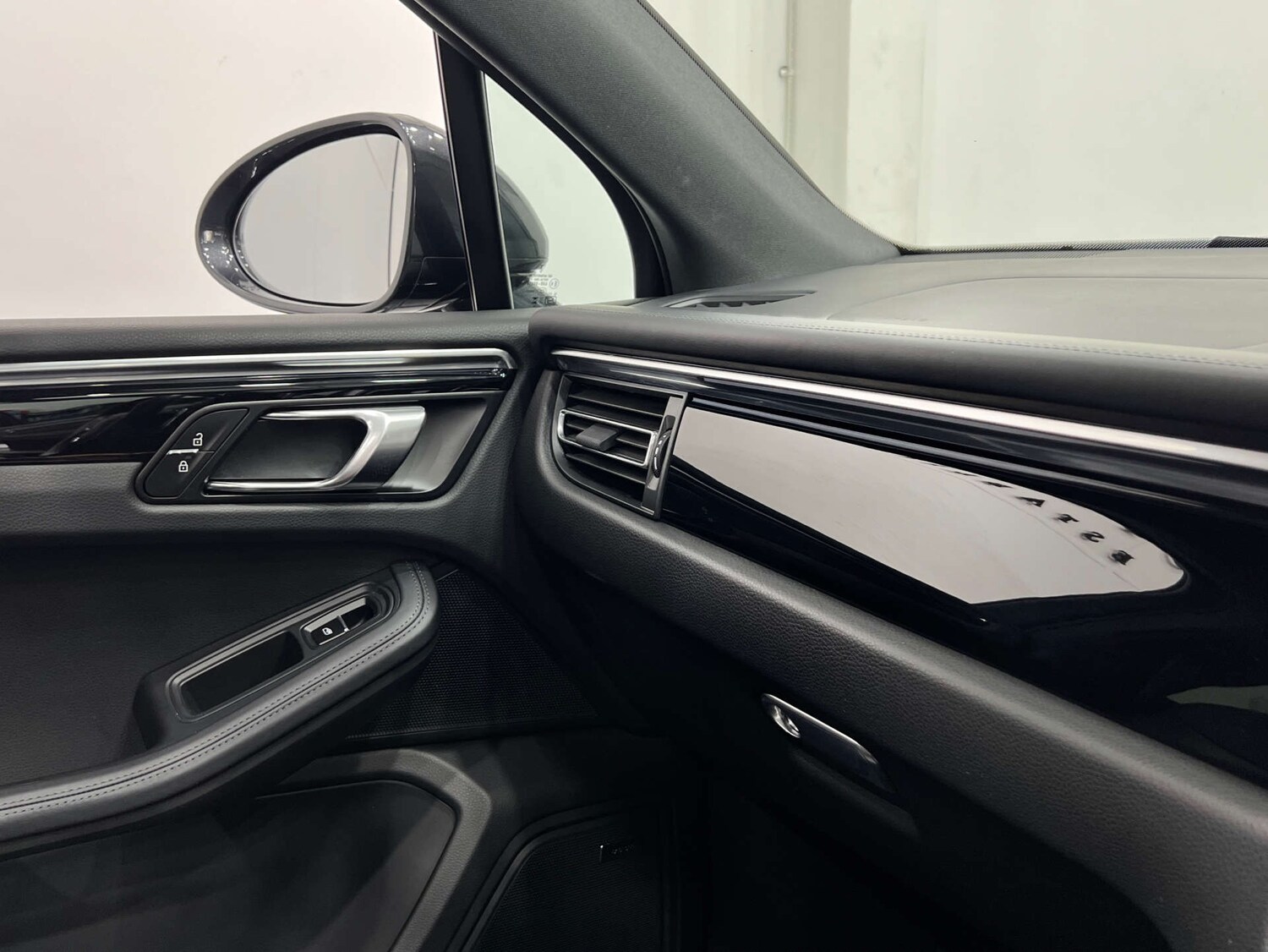 Used Porsche Macan 2024 for sale - 76275299: Photo 34