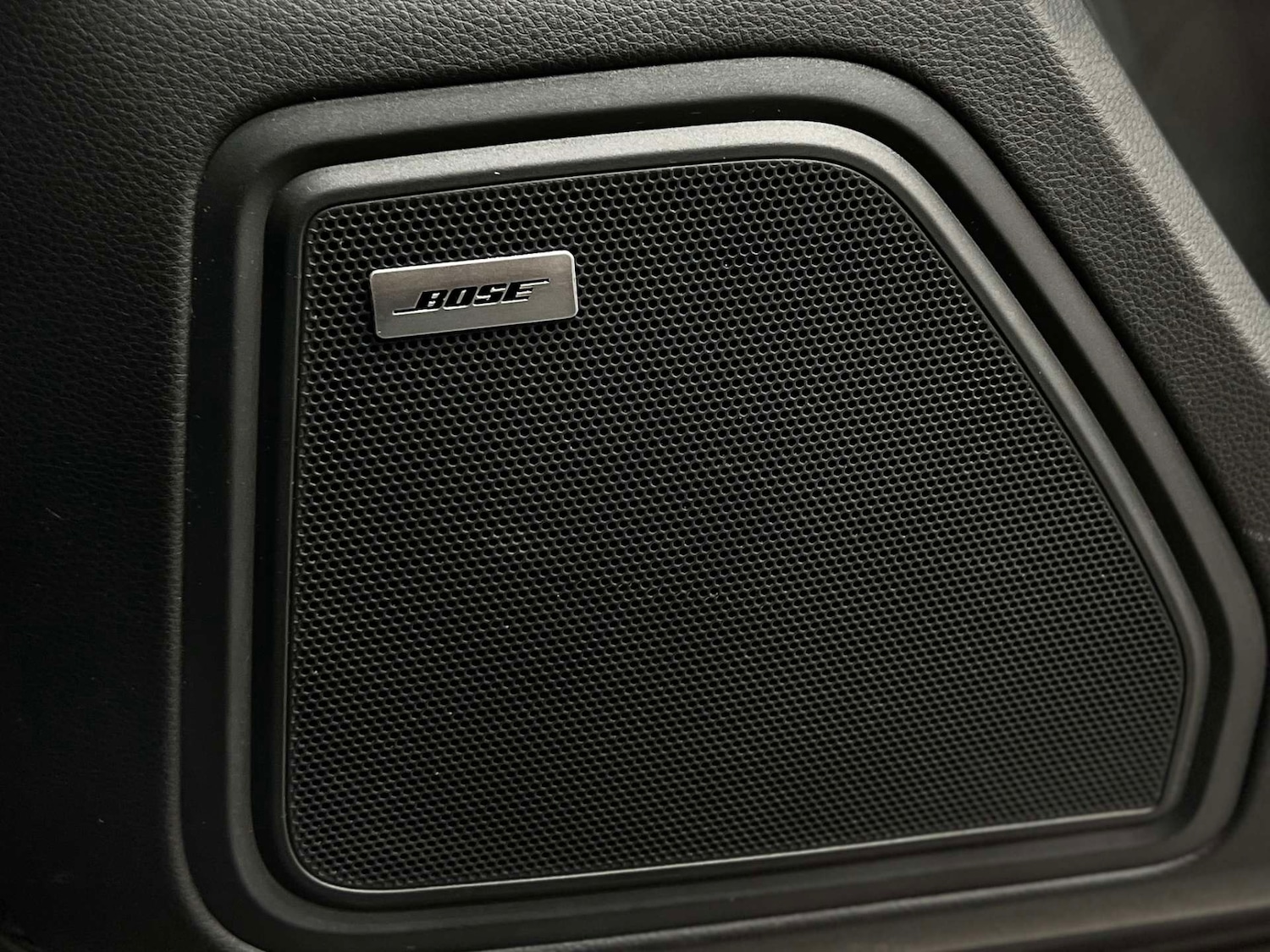 Used Porsche Macan 2024 for sale - 76275299: Photo 37