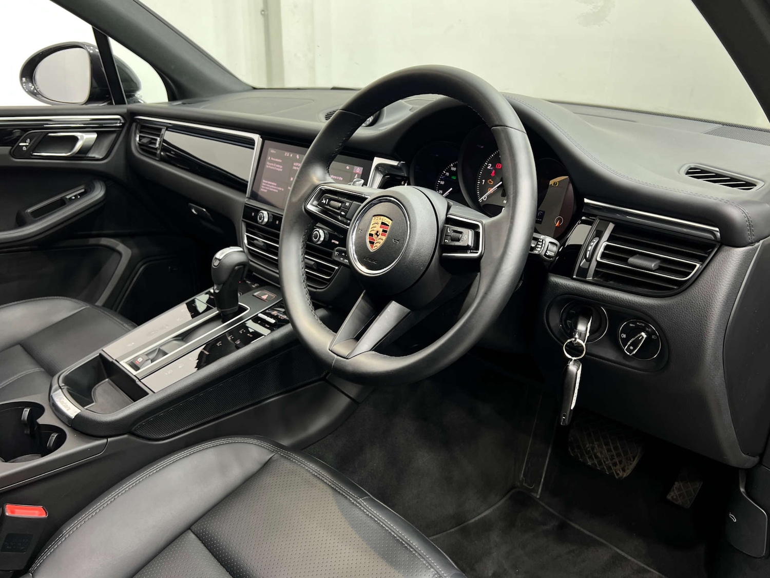 Used Porsche Macan 2024 for sale - 76275299: Photo 39