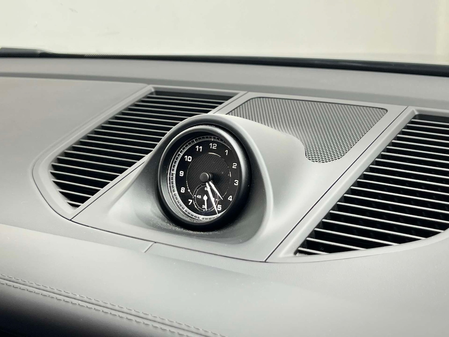 Used Porsche Macan 2024 for sale - 76275299: Photo 40