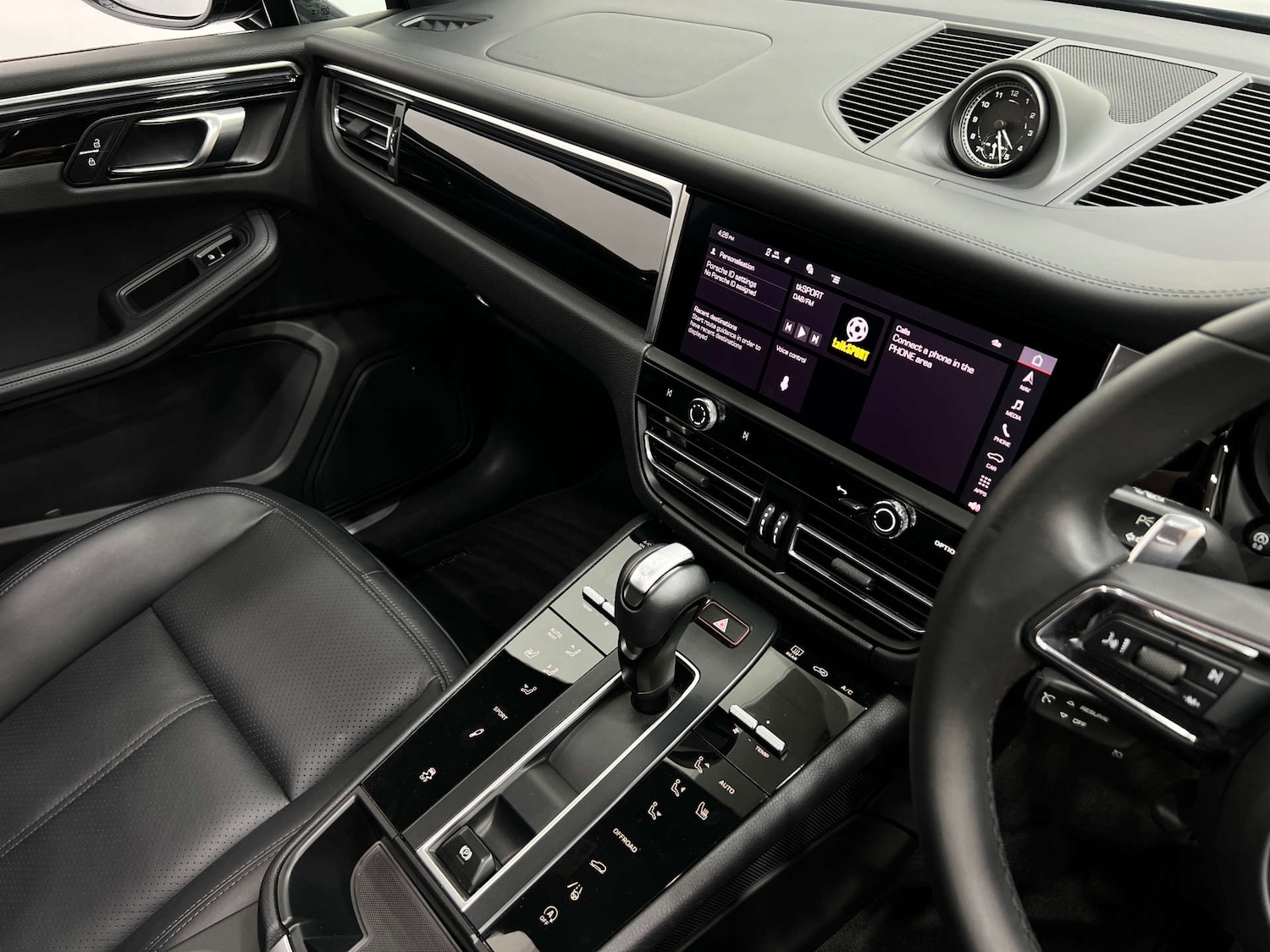 Used Porsche Macan 2024 for sale - 76275299: Photo 43