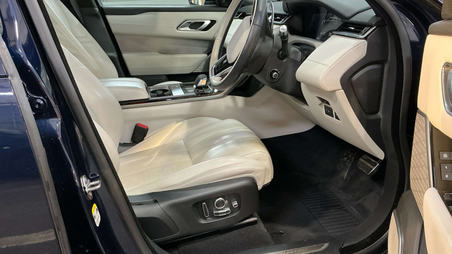 Used Land Rover Range Rover Velar 2022 for sale - 76971050: Photo 2