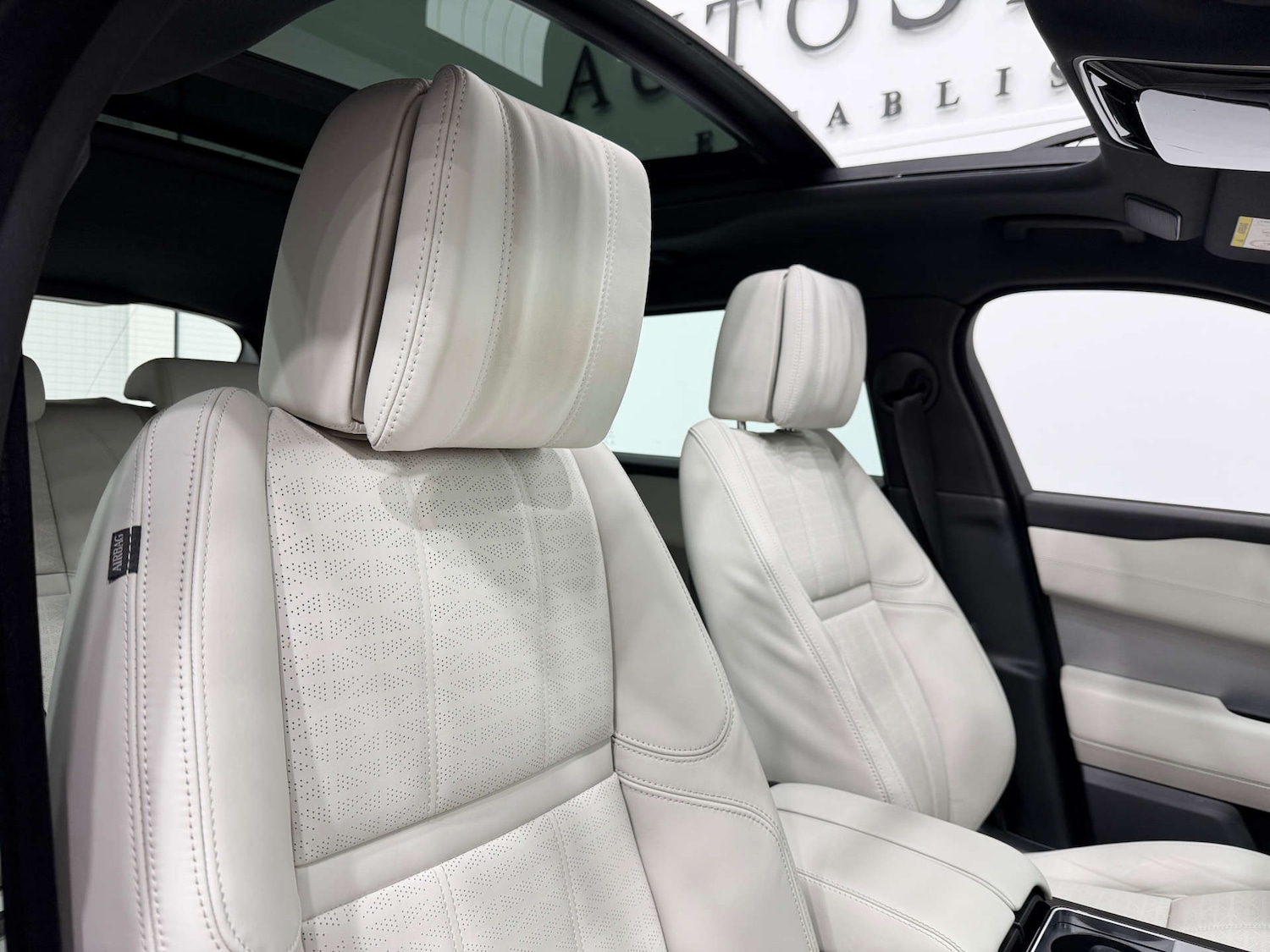 Used Land Rover Range Rover Velar 2022 for sale - 76971050: Photo 39