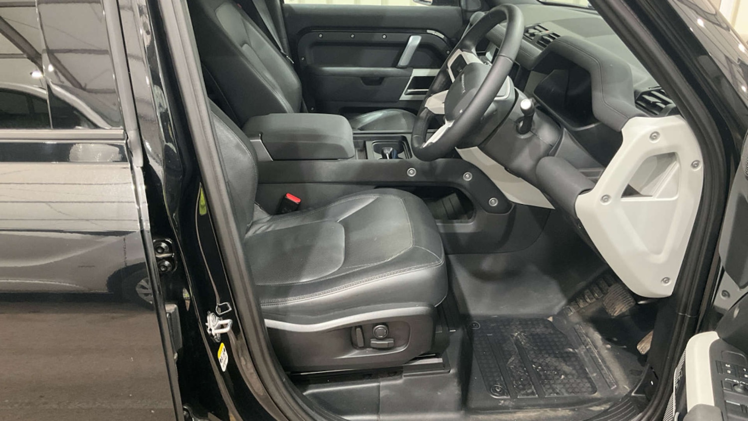 Used Land Rover Defender 2022 for sale - 78111293: Photo 4