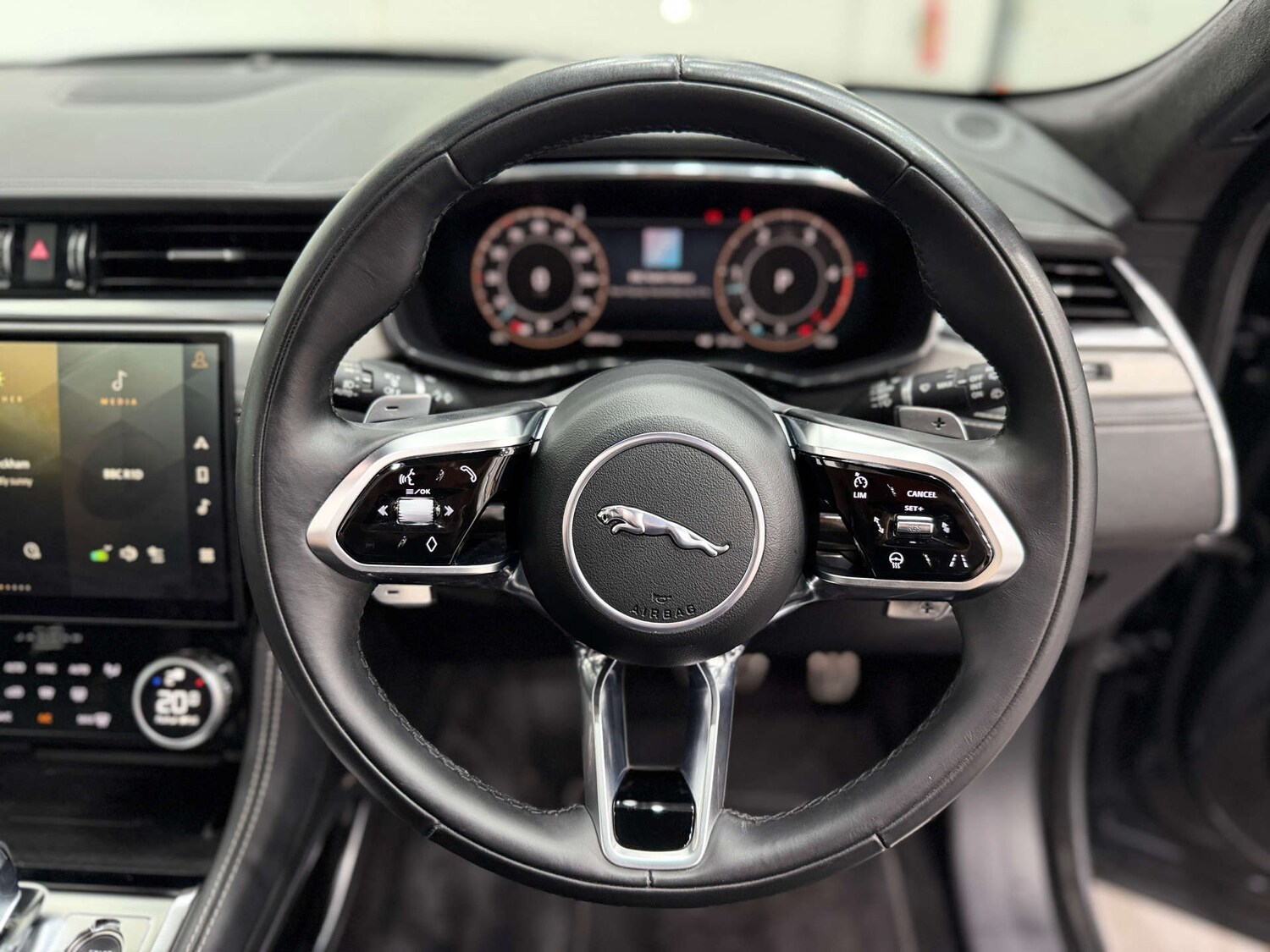 Used Jaguar F-Pace 2023 for sale - 76547245: Photo 23