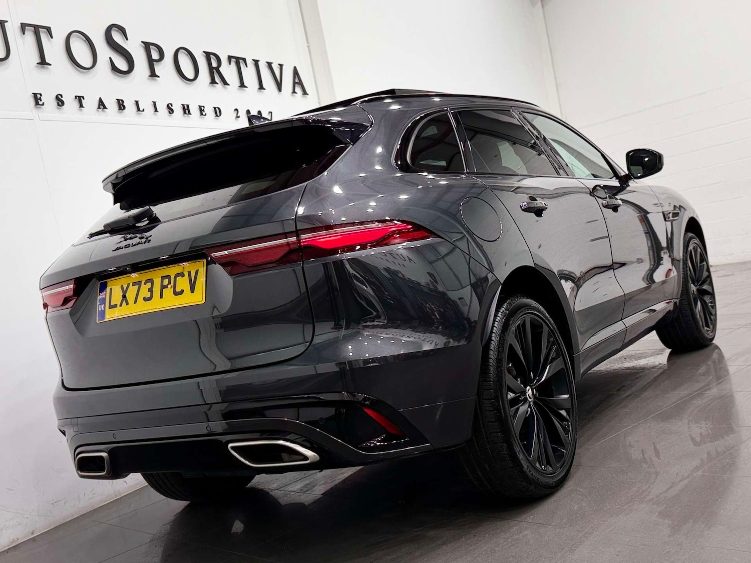 Used Jaguar F-Pace 2023 for sale - 76547245: Photo 27