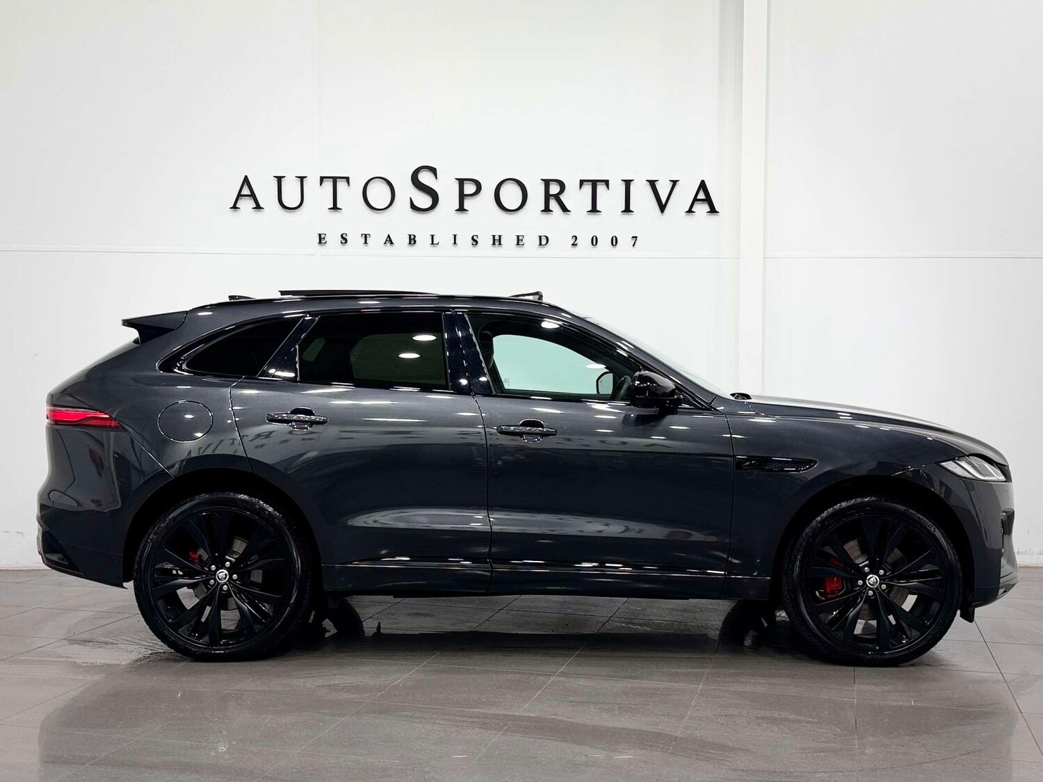 Used Jaguar F-Pace 2023 for sale - 76547245: Photo 6