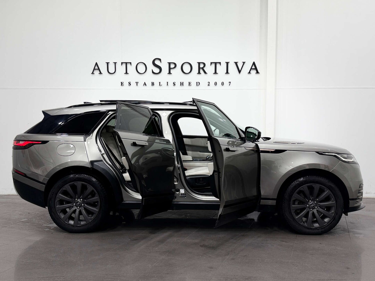 Used Land Rover Range Rover Velar 2022 for sale - 76739851: Photo 15