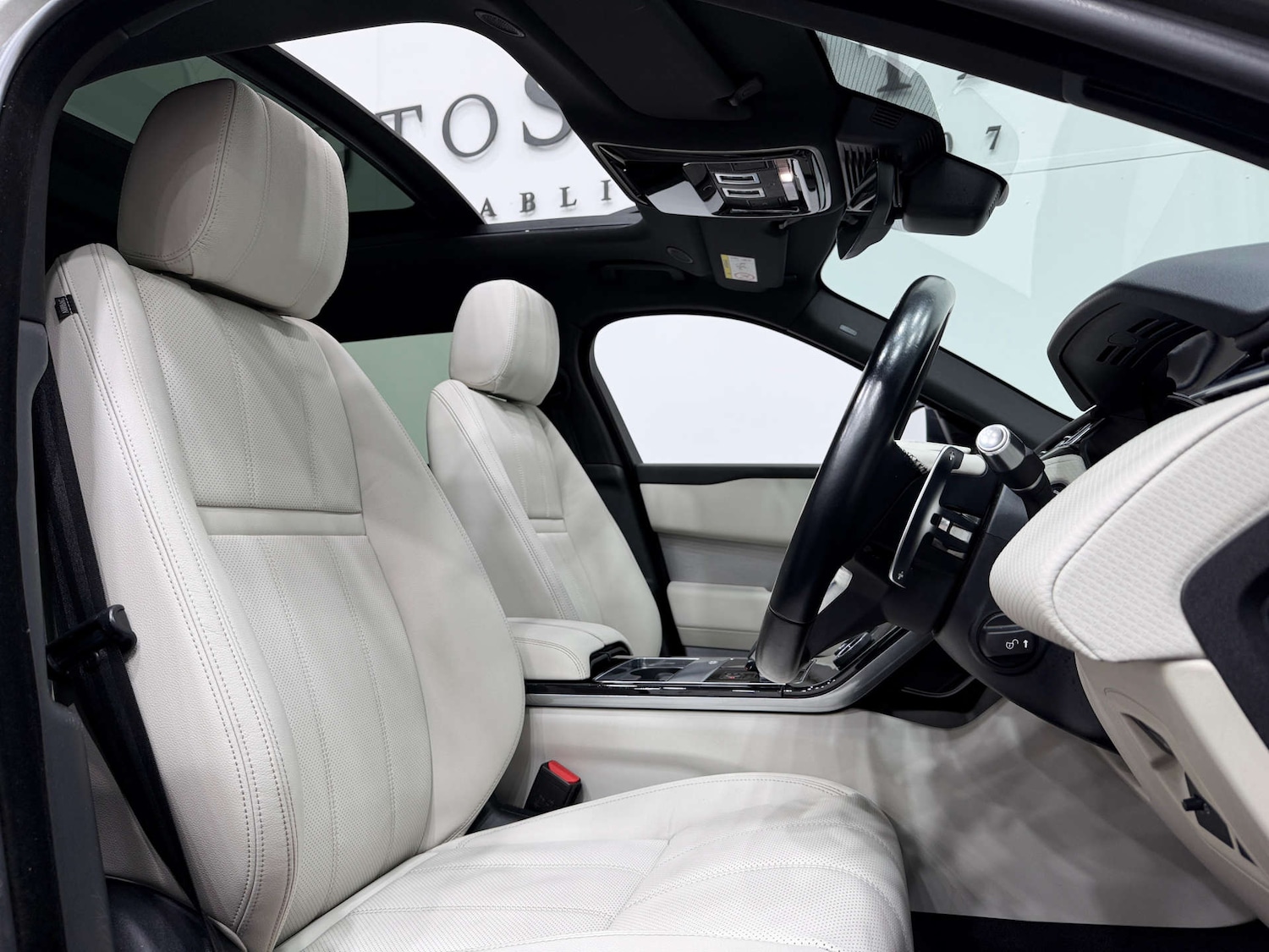 Used Land Rover Range Rover Velar 2022 for sale - 76739851: Photo 2