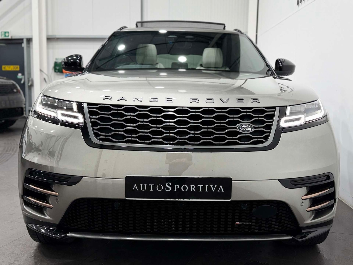 Used Land Rover Range Rover Velar 2022 for sale - 76739851: Photo 9