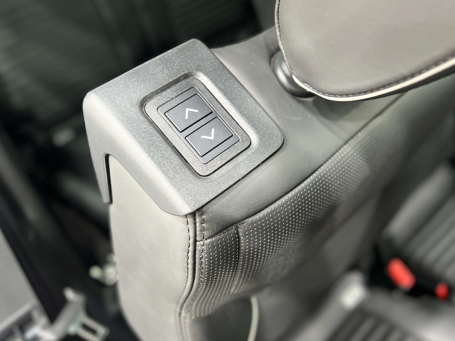 Used Land Rover Discovery 2018 for sale - 77224814: Photo 30