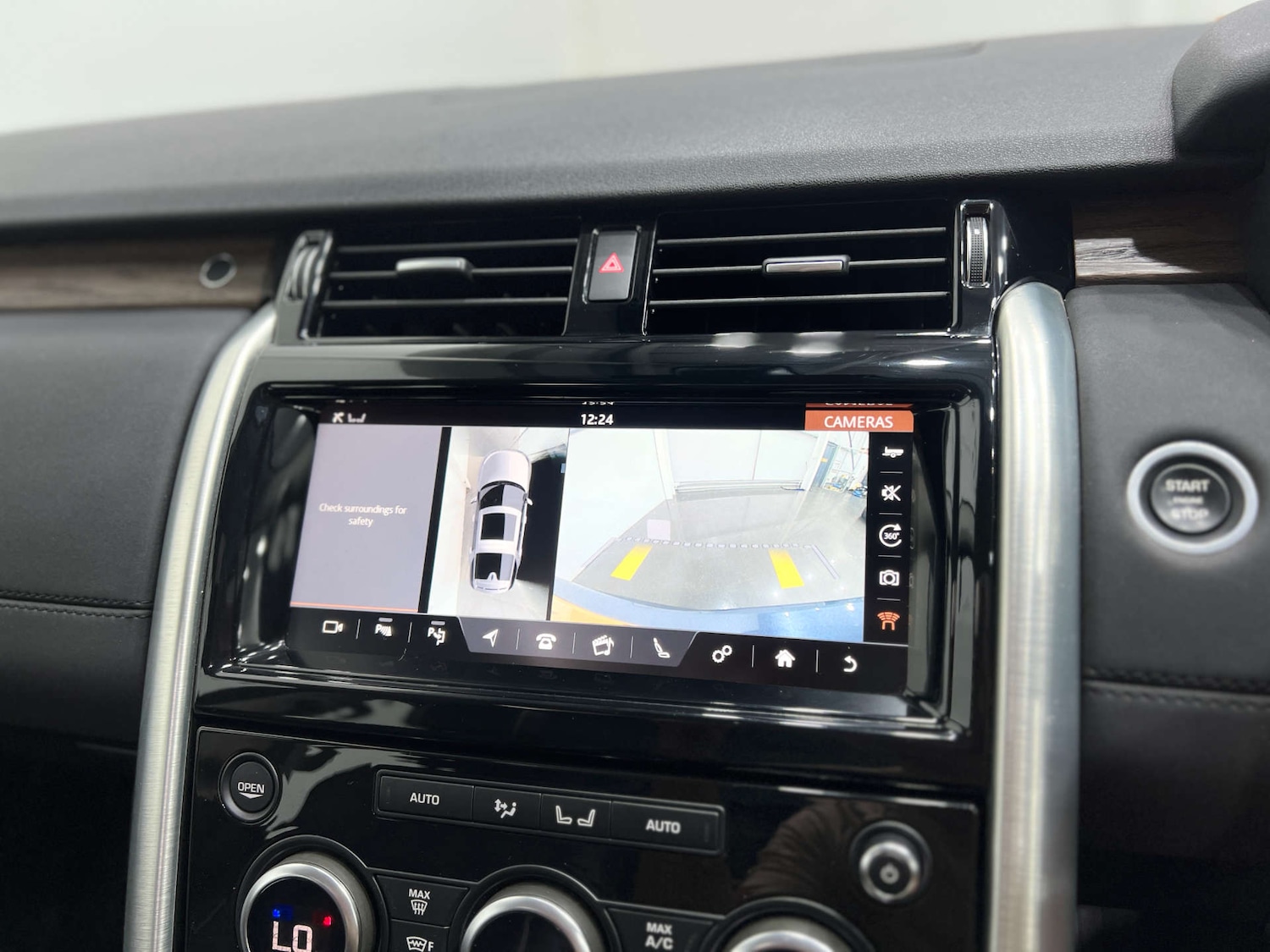 Used Land Rover Discovery 2018 for sale - 77224814: Photo 46