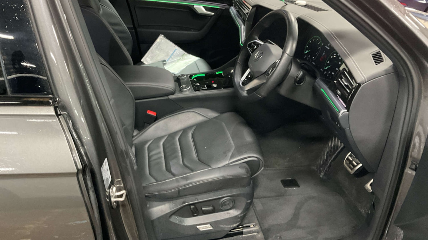 Used Volkswagen Touareg 2024 for sale - 77545034: Photo 2