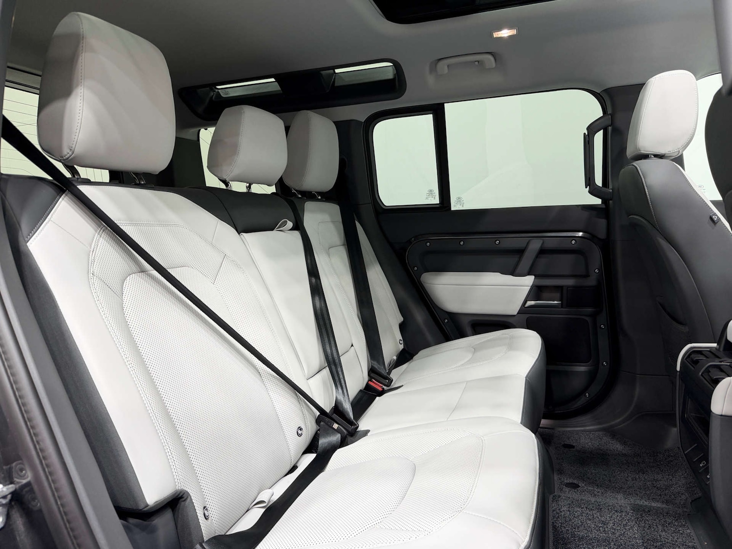 Used Land Rover Defender 2025 for sale - 78011920: Photo 14