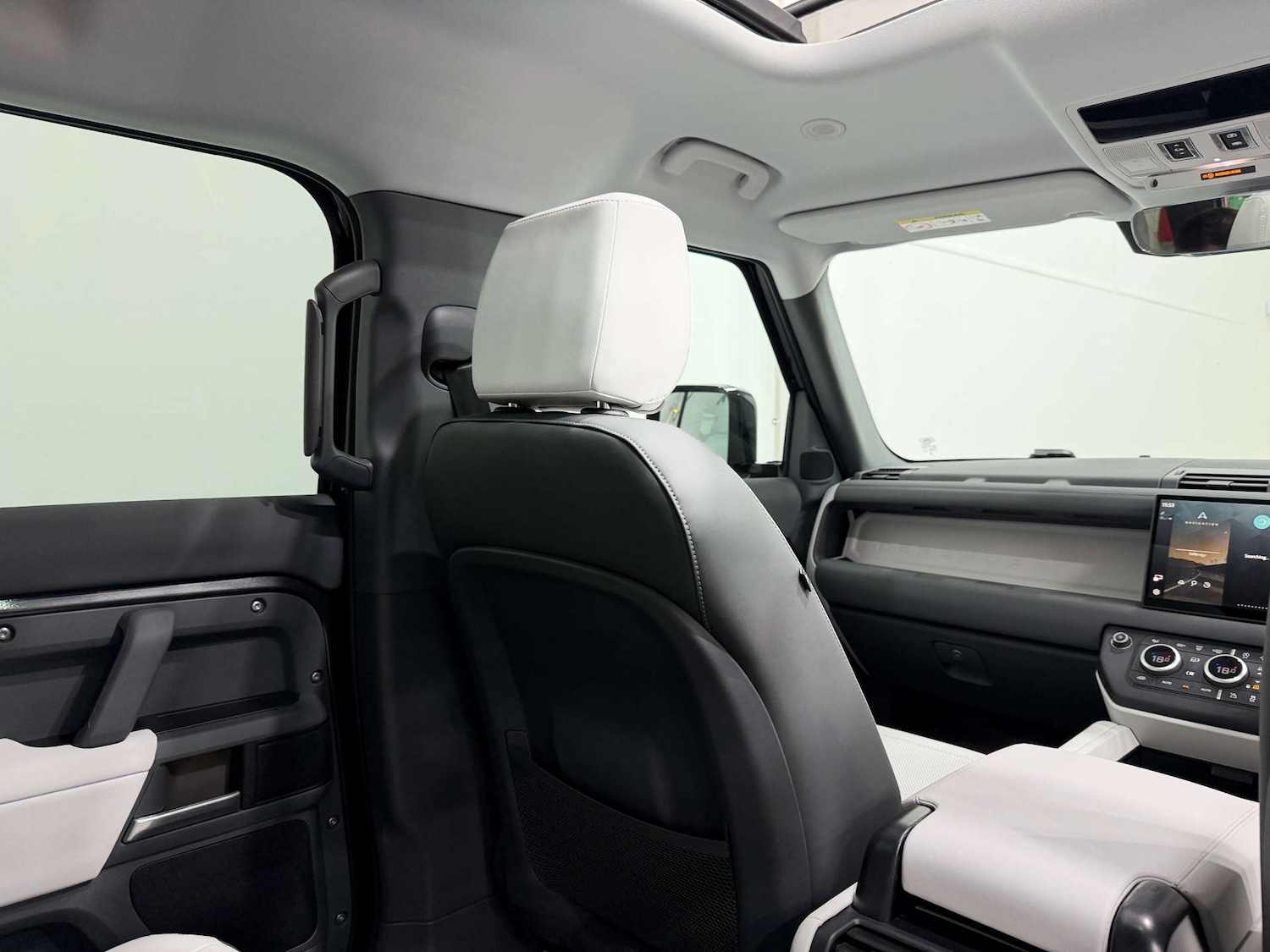 Used Land Rover Defender 2025 for sale - 78011920: Photo 17