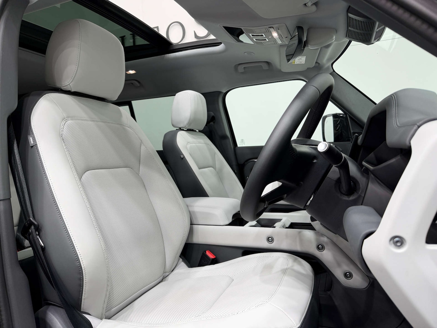 Used Land Rover Defender 2025 for sale - 78011920: Photo 2